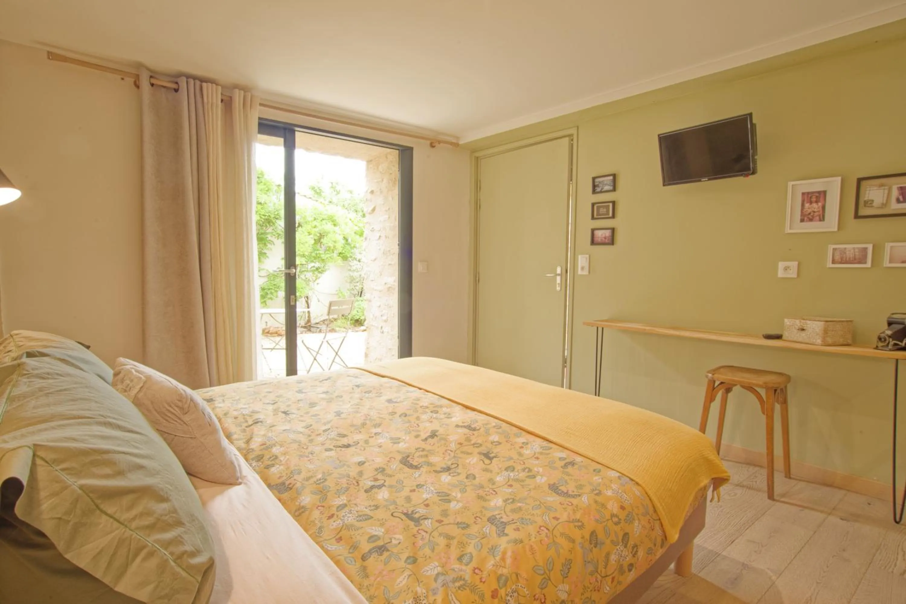 Bed in La Belle lurette