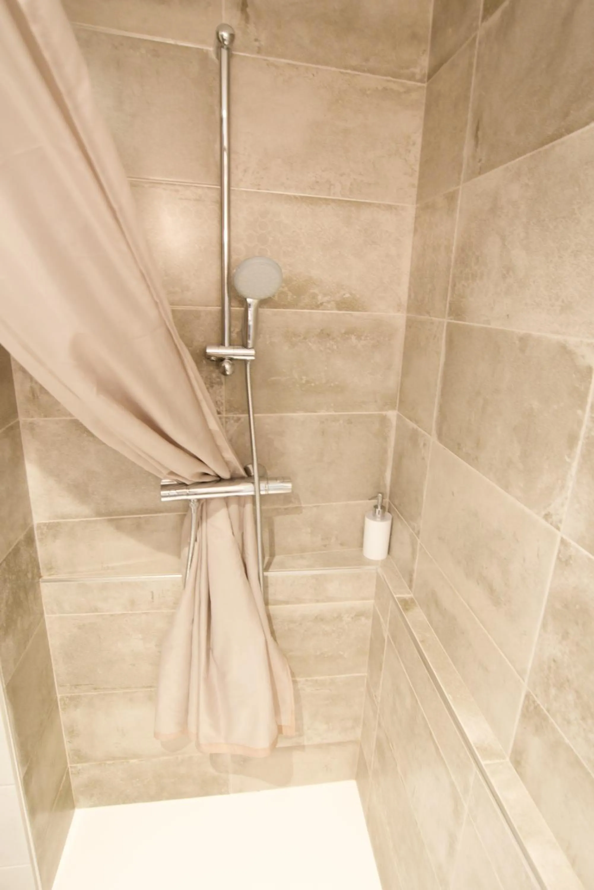 Shower in La Belle lurette