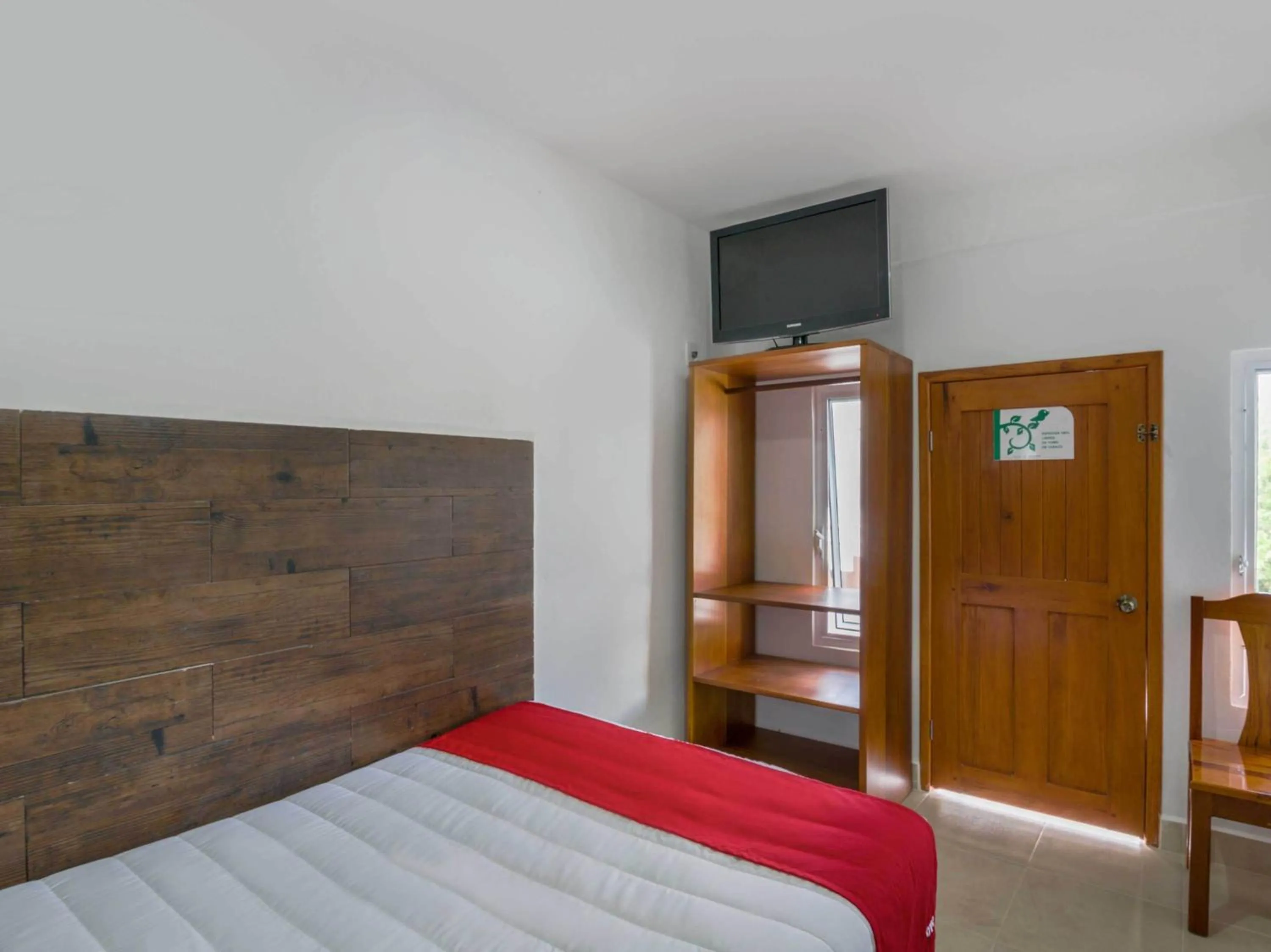 Bedroom, Bed in OYO Hotel Palma Real