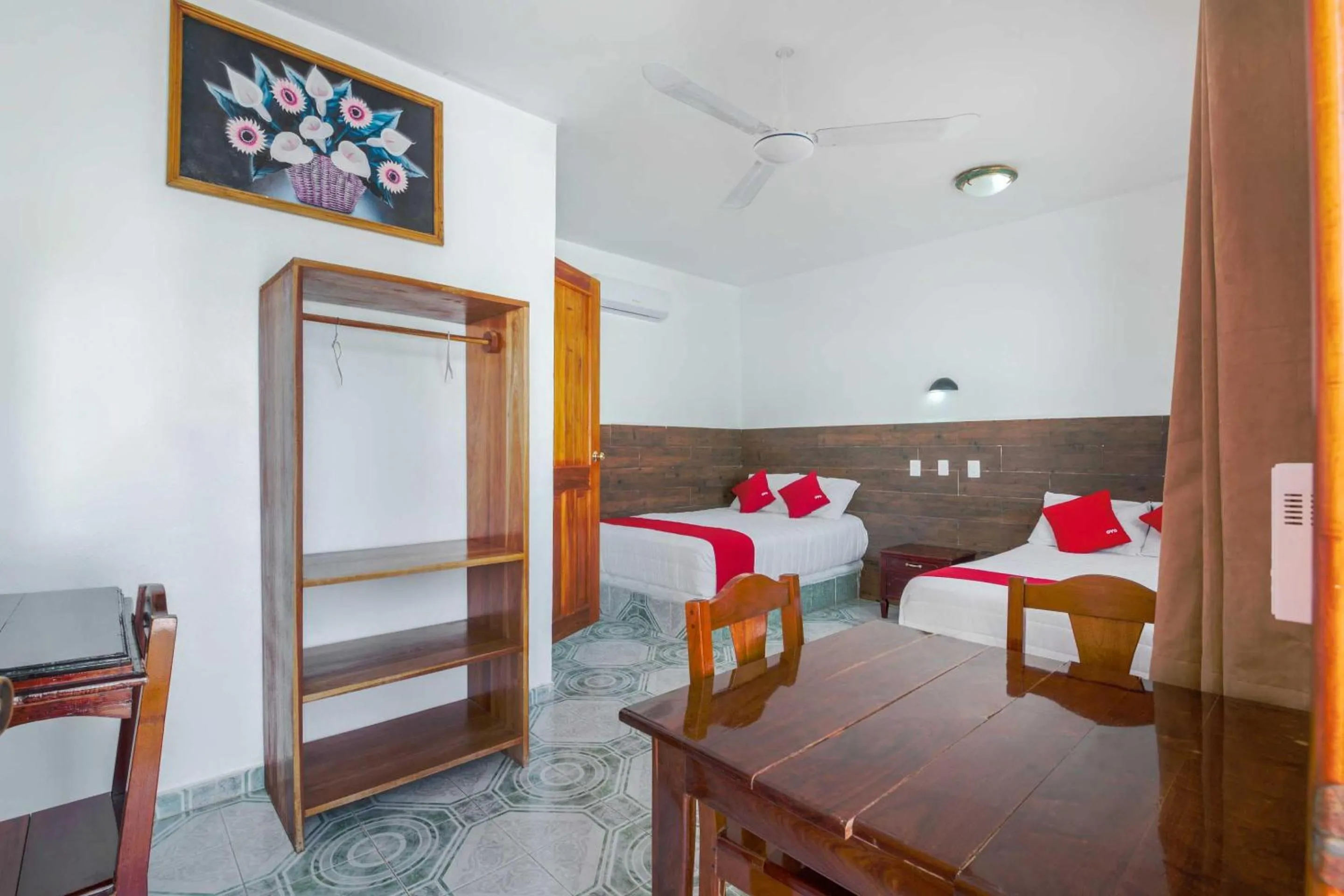 Bedroom, Bed in OYO Hotel Palma Real