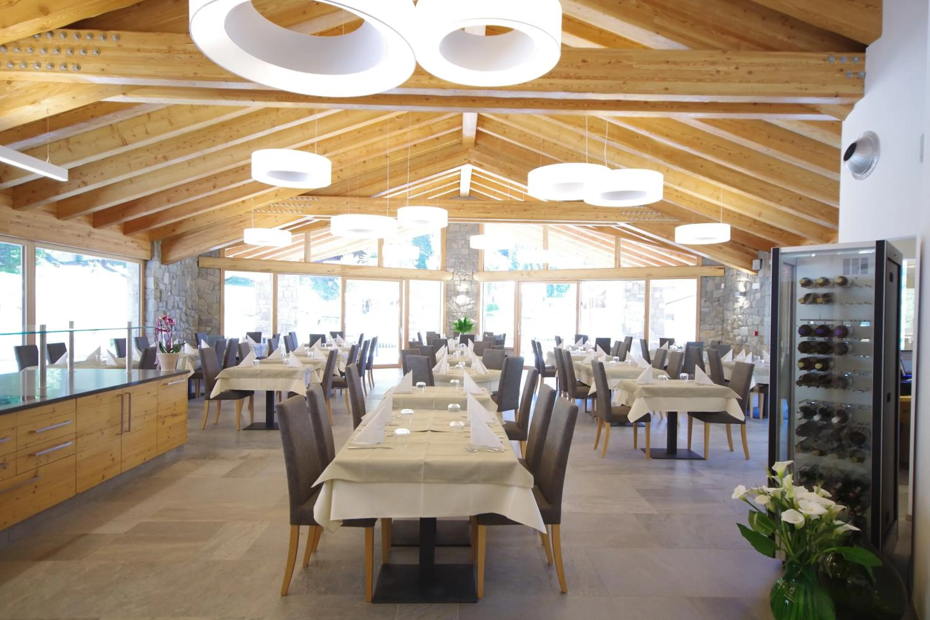 Restaurant/places to eat in Hotel Aurai