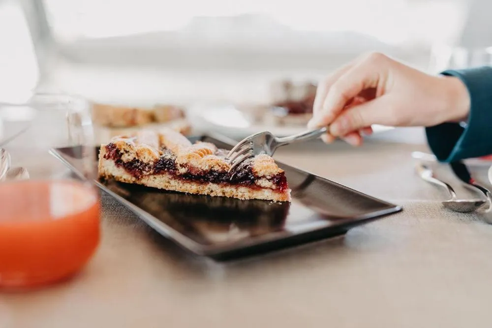 Restaurant/places to eat in Hotel Aurai