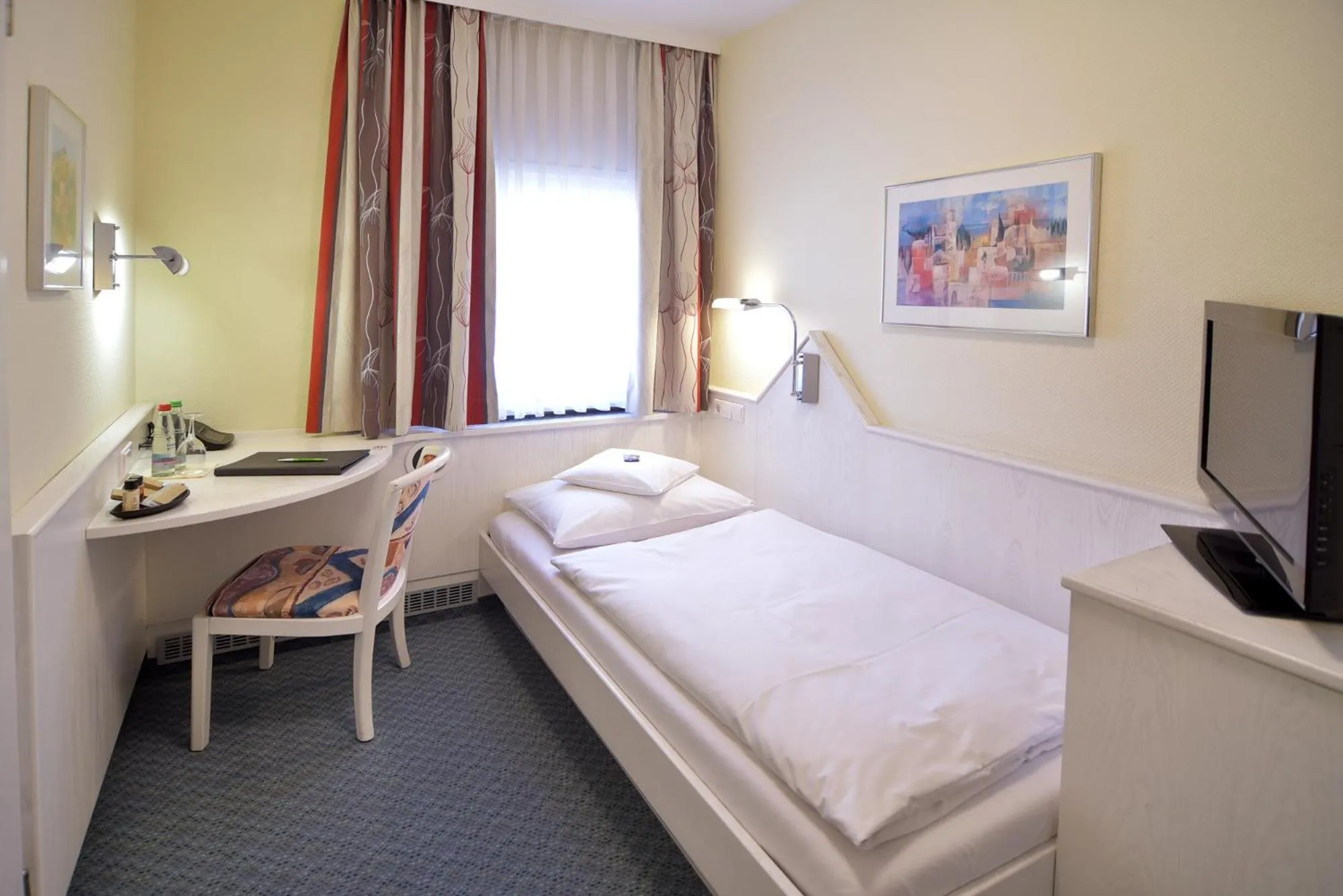 Bed in Hotel - Restaurant Hirsch