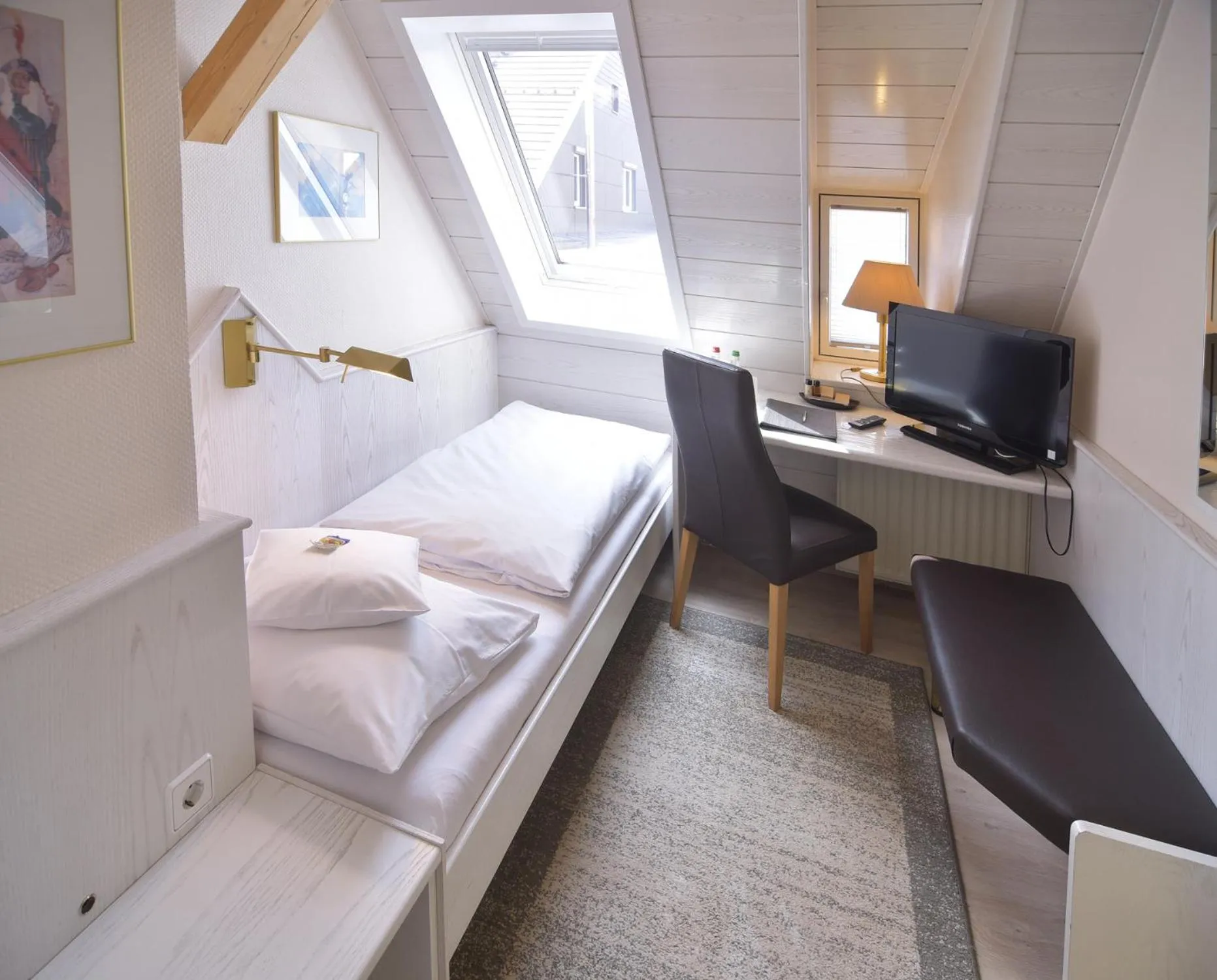 Bed in Hotel - Restaurant Hirsch