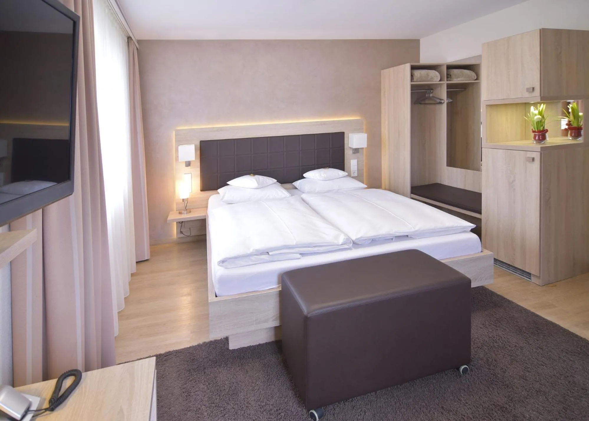 Bed in Hotel - Restaurant Hirsch