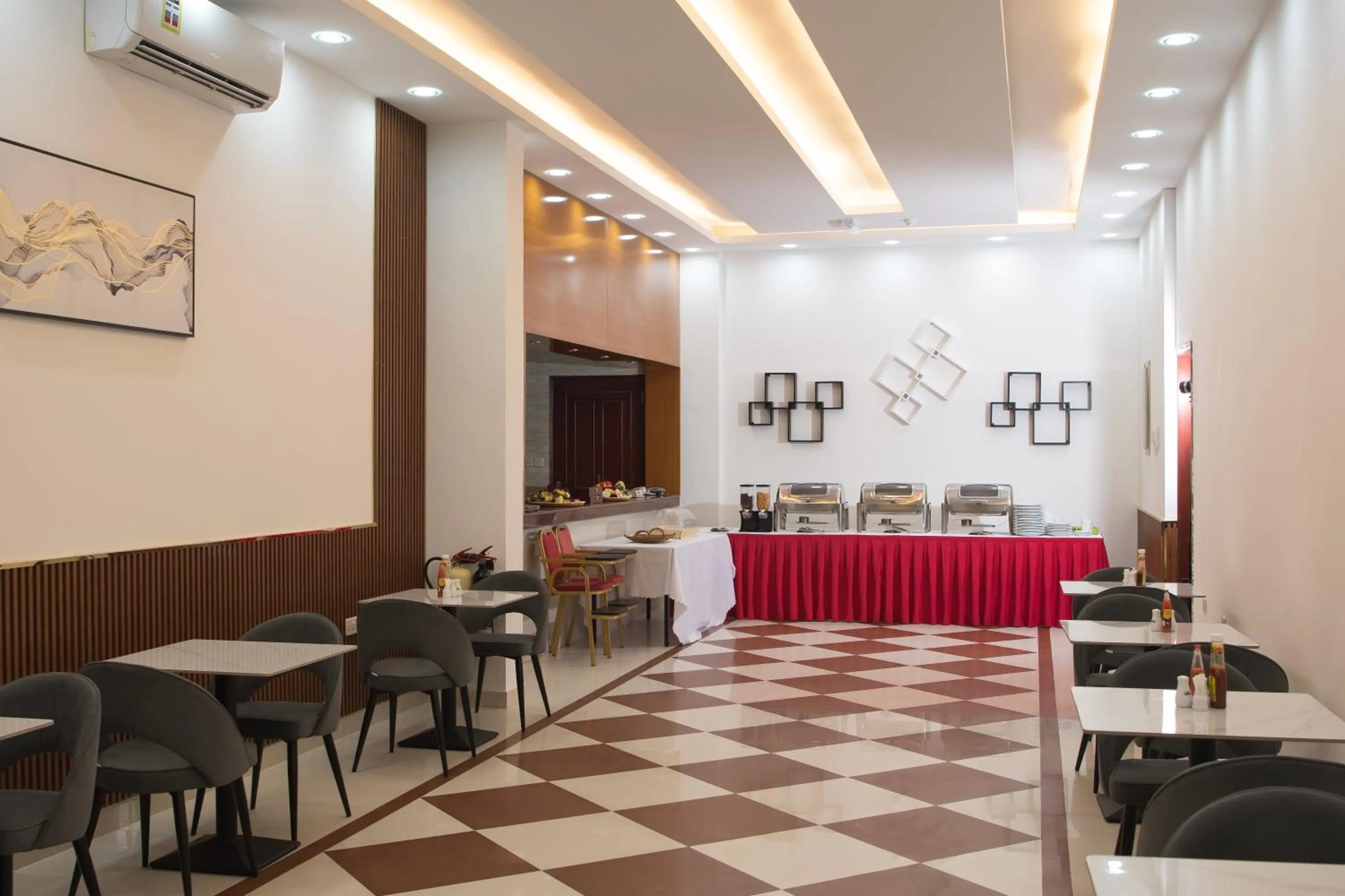 Restaurant/places to eat in Al Ayjah Plaza Hotel