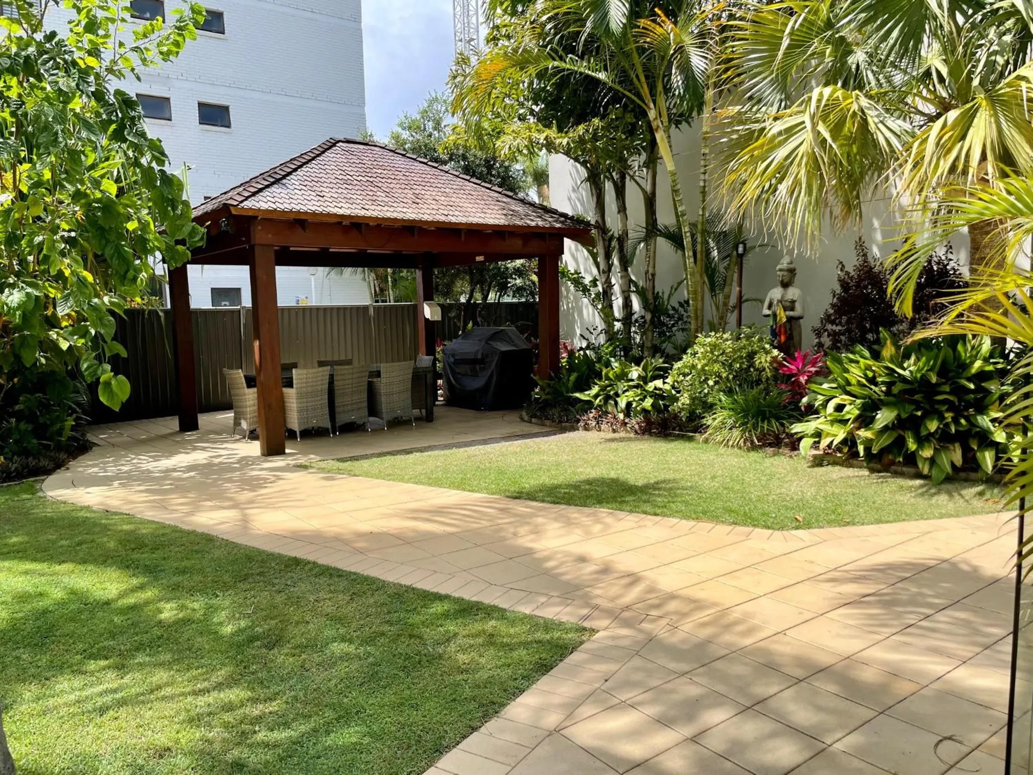 Property building in Burleigh Palms Holiday Apartments