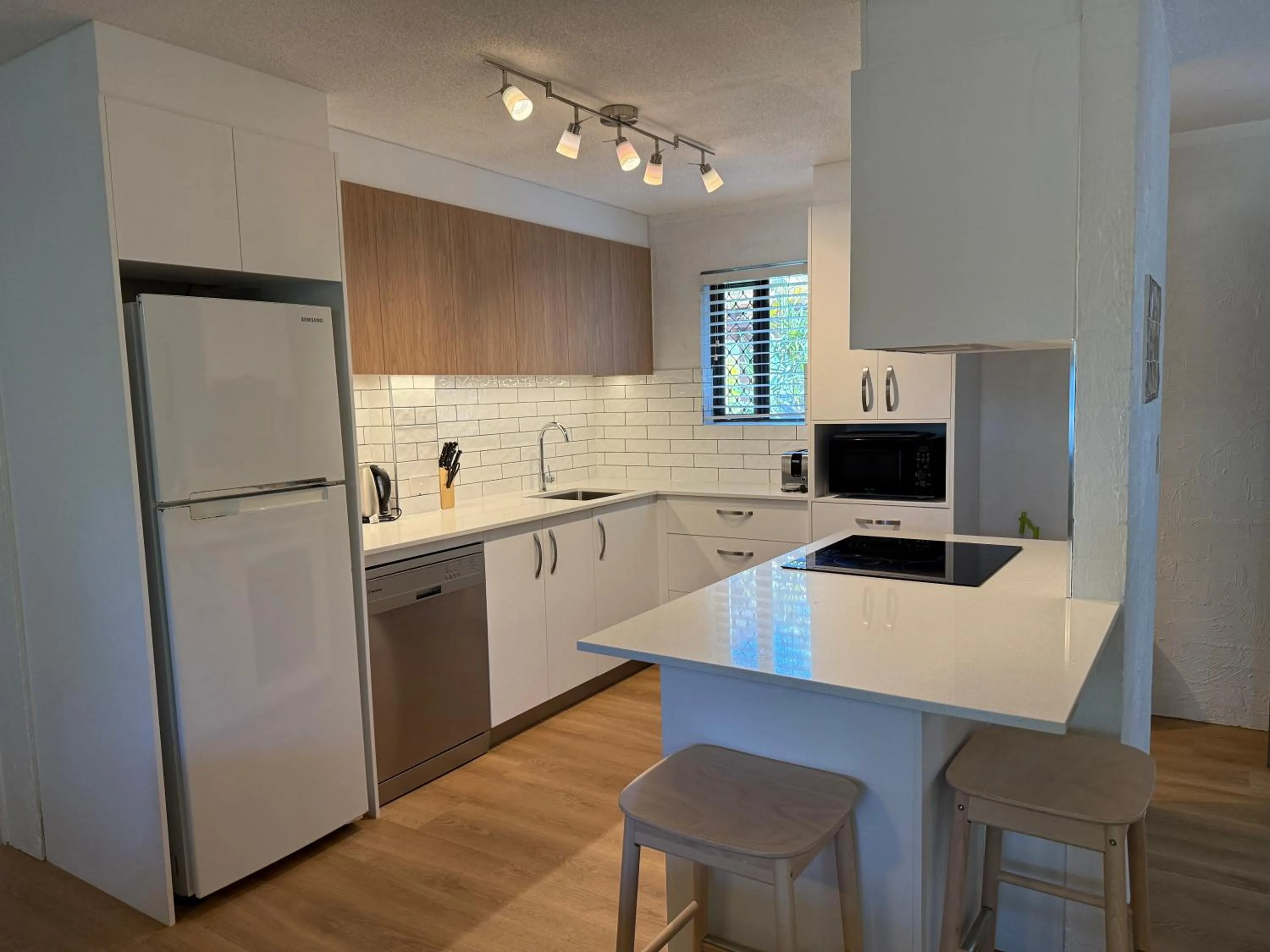 Kitchen or kitchenette in Burleigh Palms Holiday Apartments