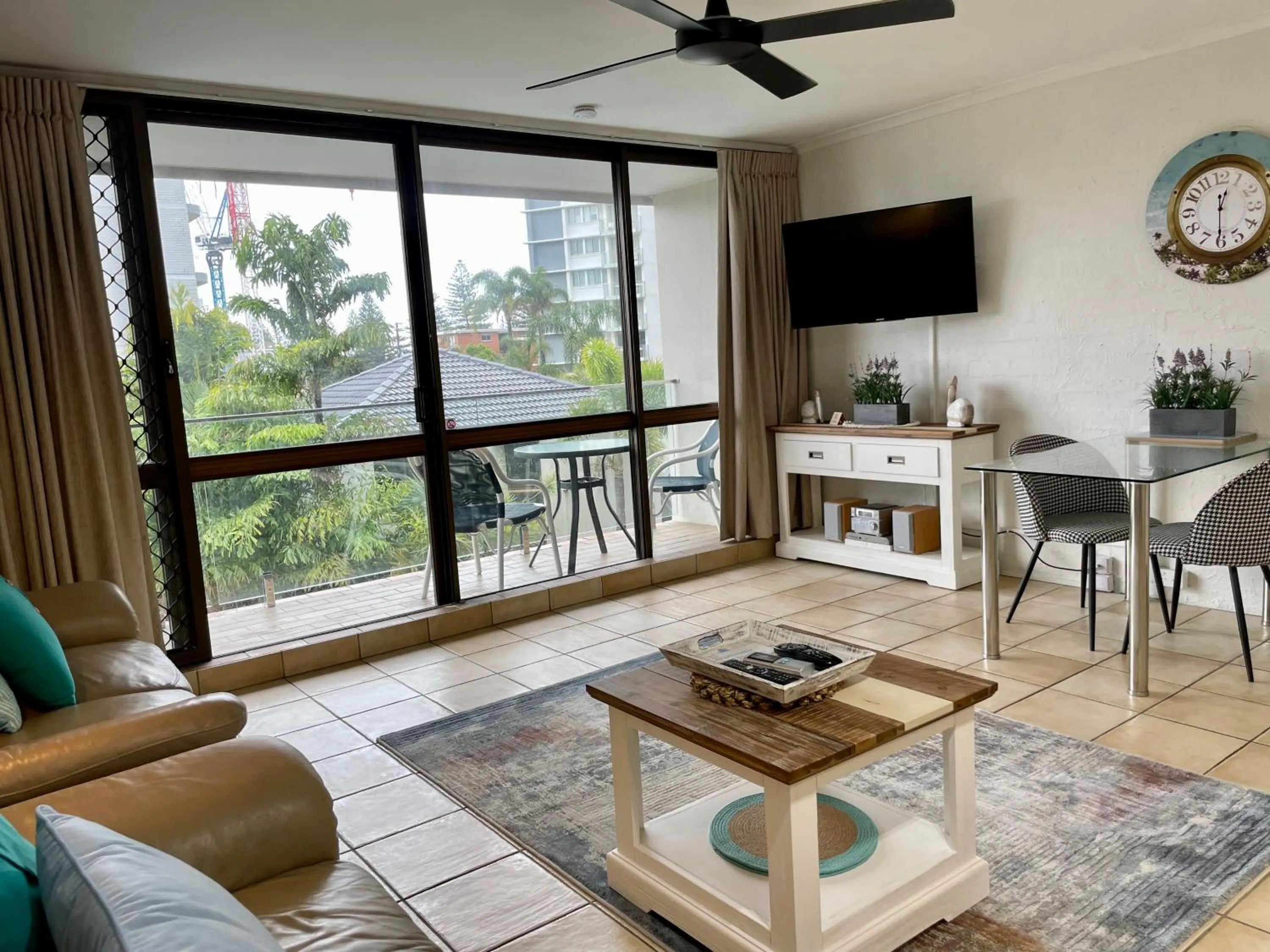 TV and multimedia in Burleigh Palms Holiday Apartments