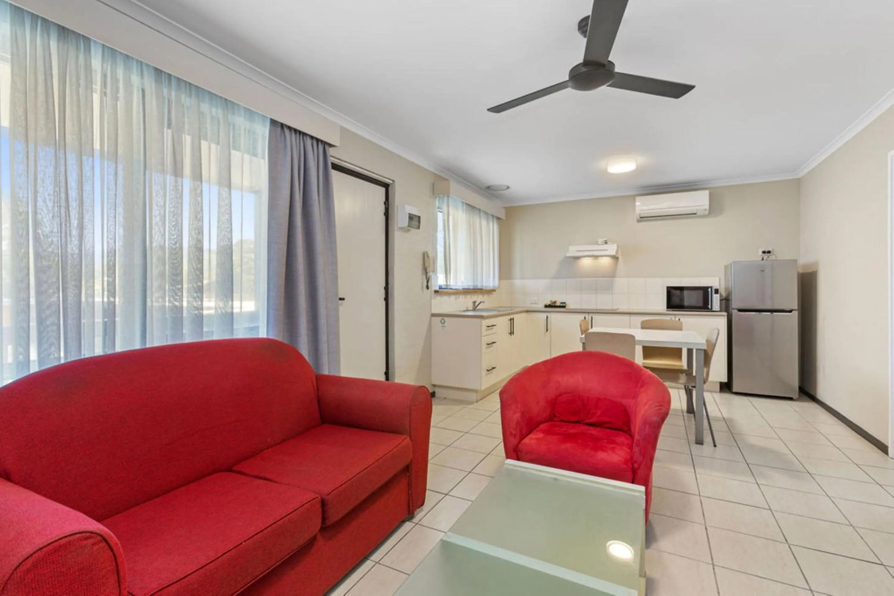 Kitchen or kitchenette in Apollo Bay Motel & Apartments