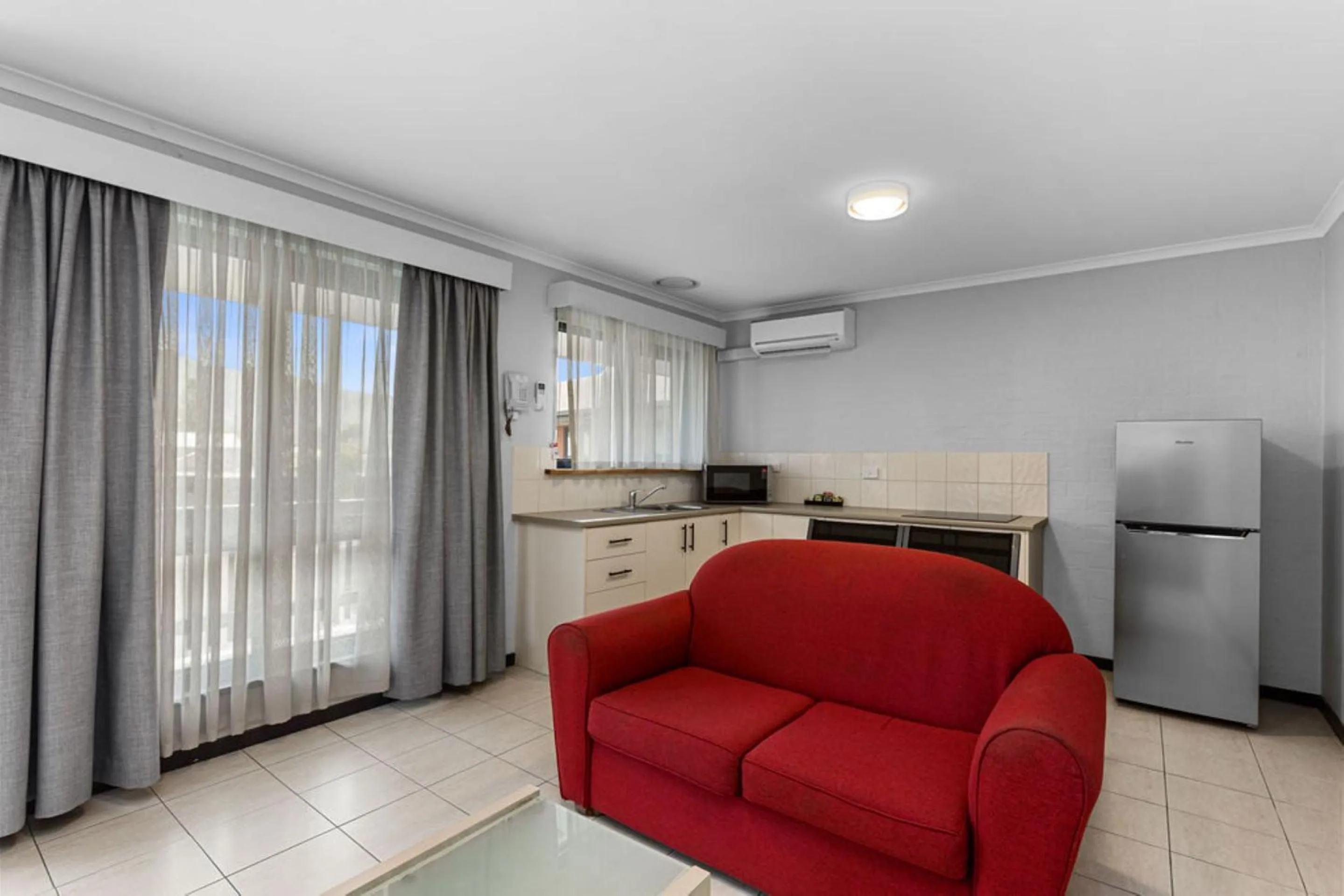 Kitchen or kitchenette in Apollo Bay Motel & Apartments