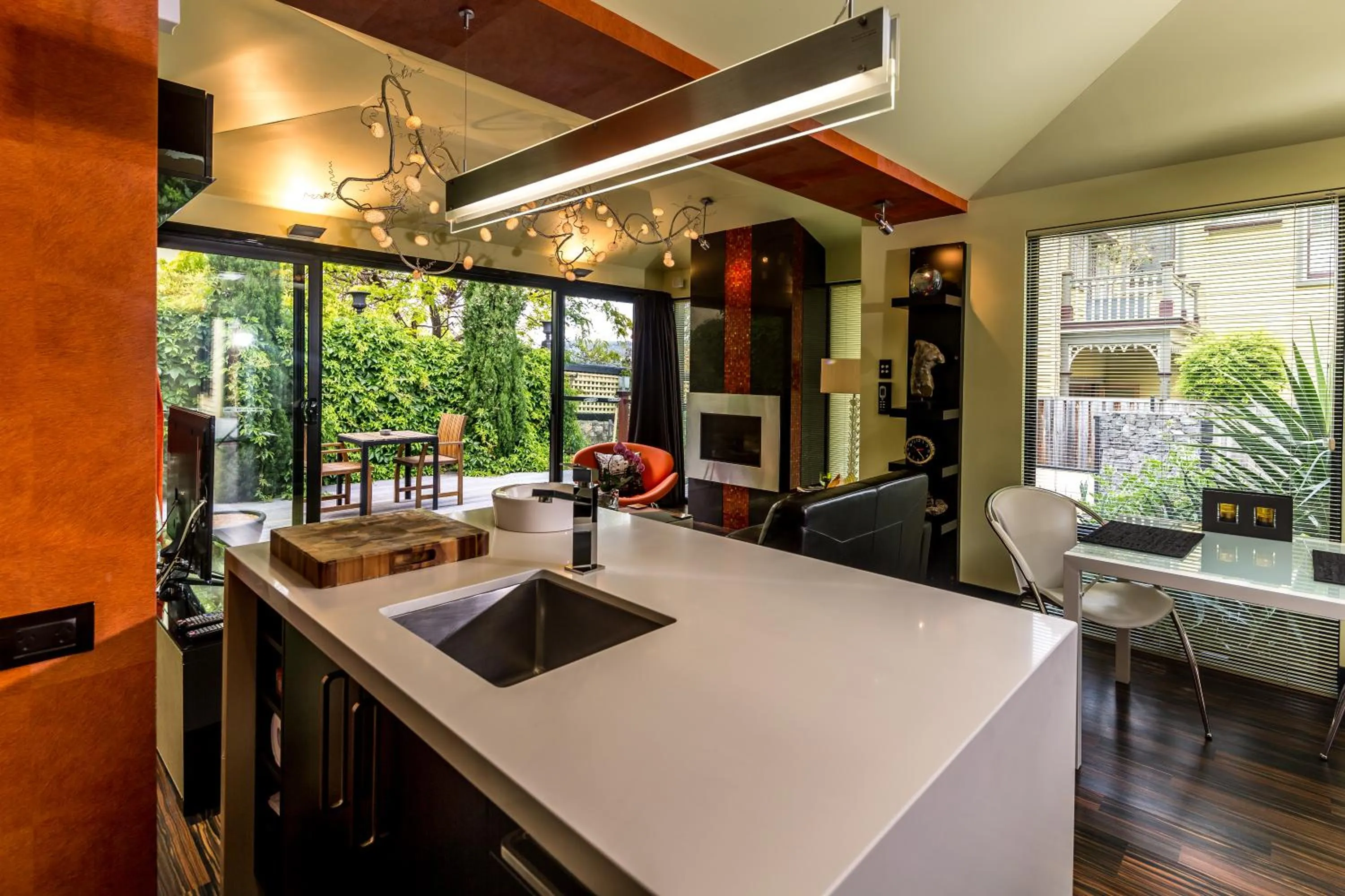 Kitchen or kitchenette in Corinda Contemporary