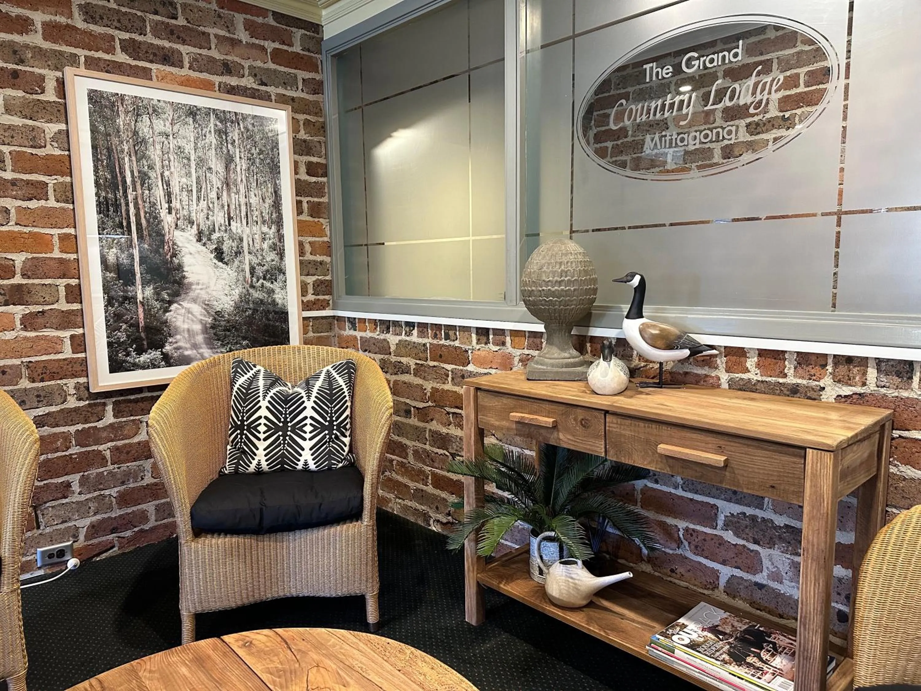 Seating area in Grand Country Lodge Motel