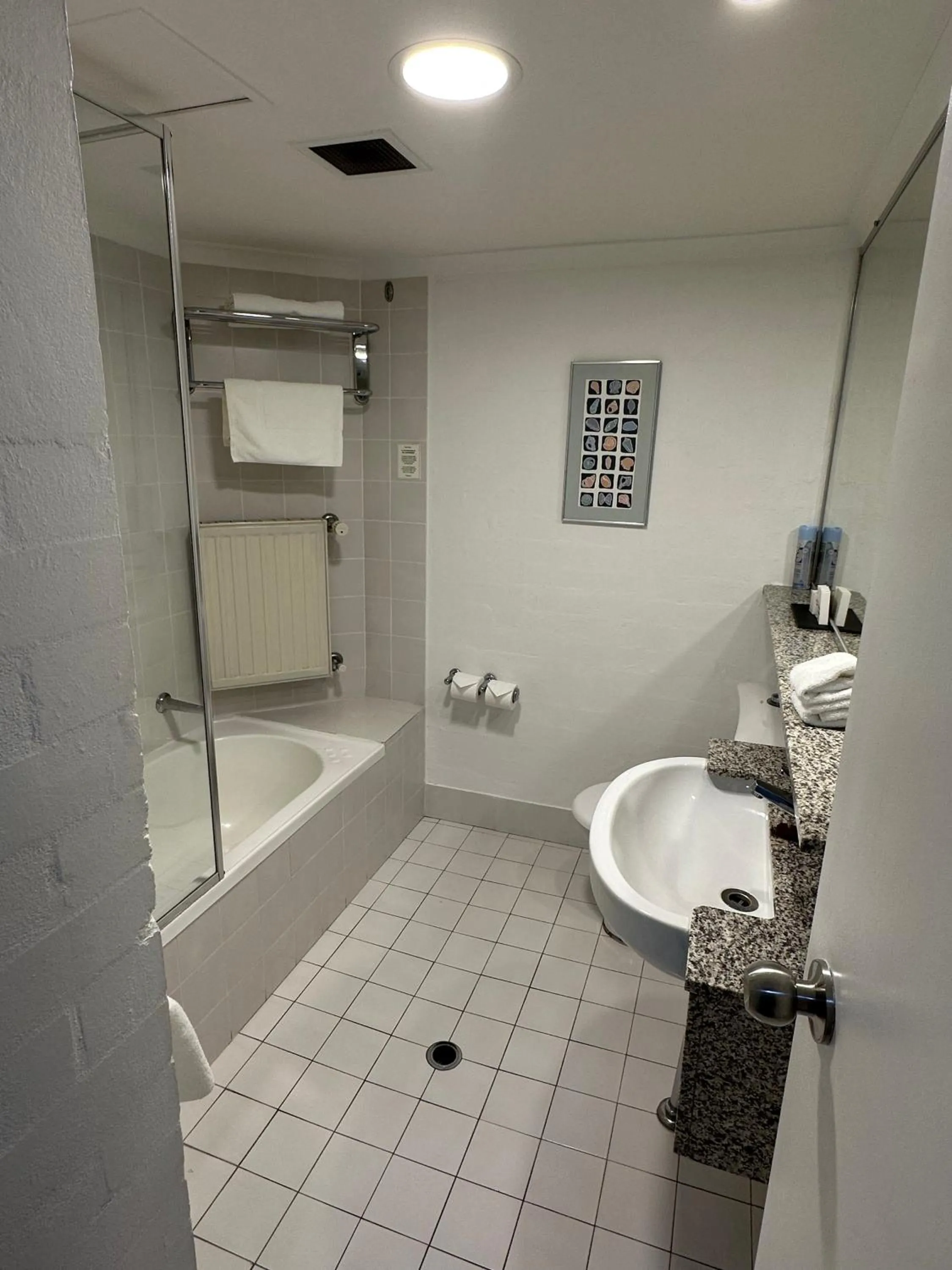 Bathroom in Grand Country Lodge Motel