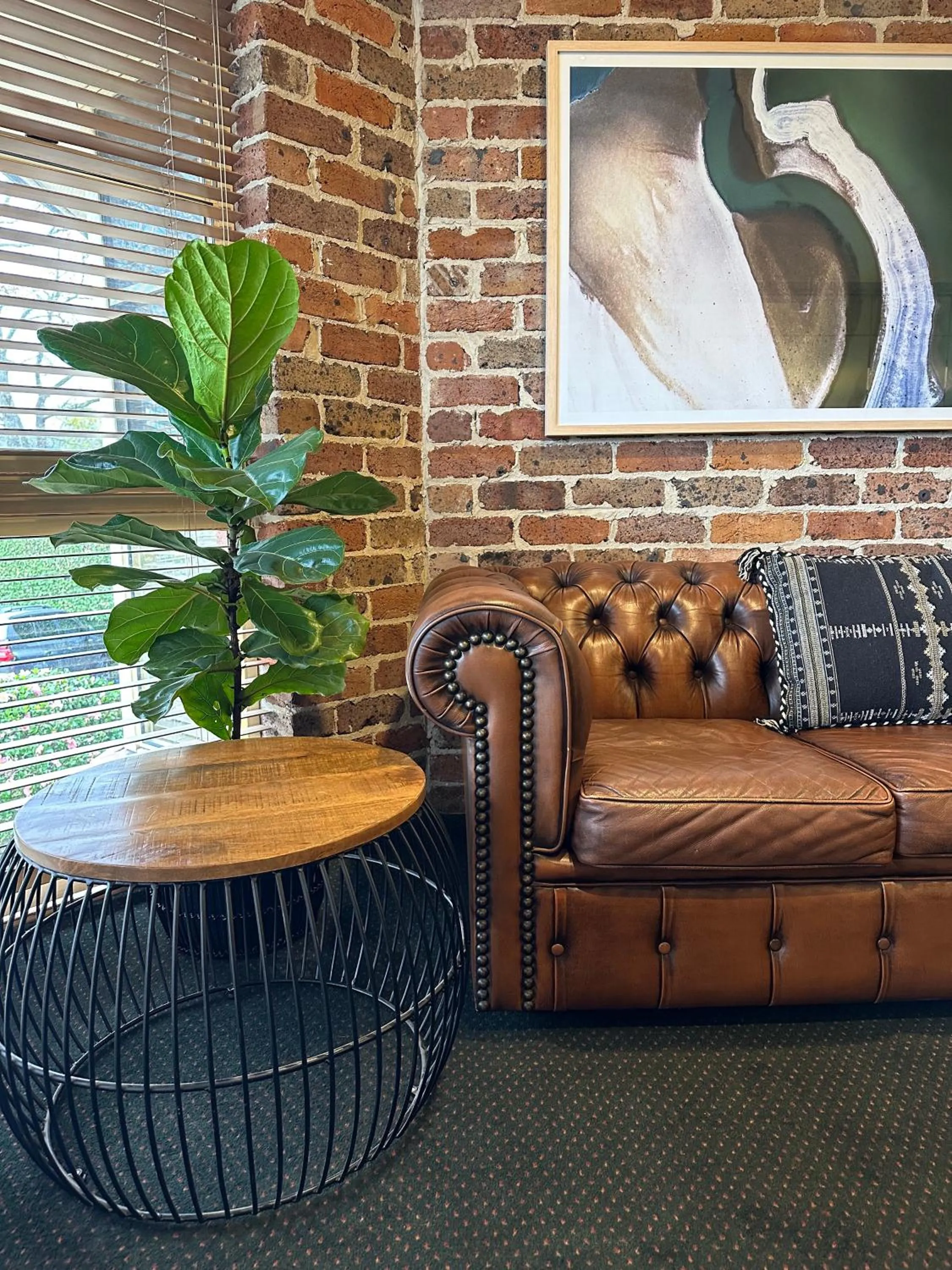 Communal lounge/ TV room in Grand Country Lodge Motel