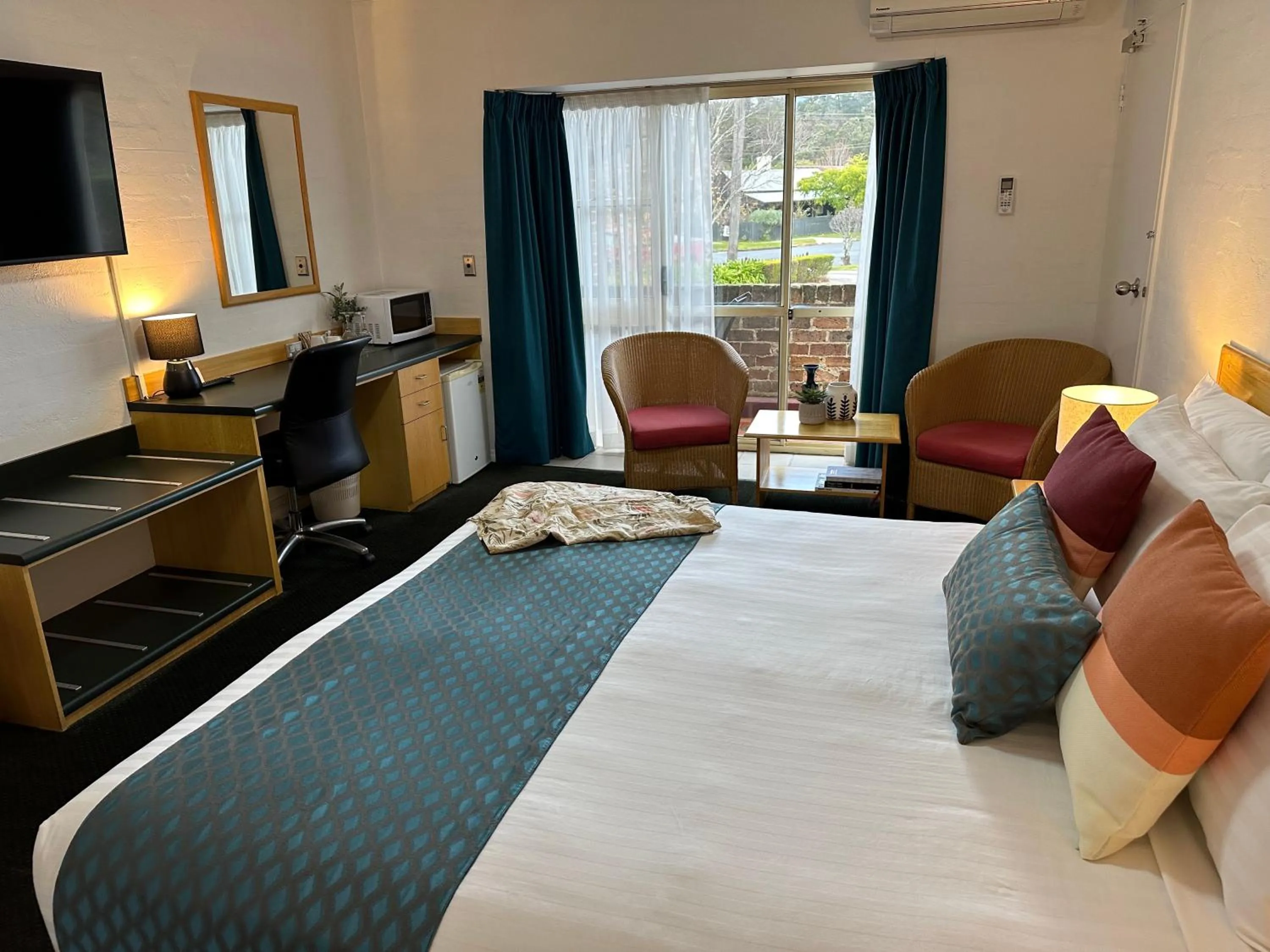 Photo of the whole room, Bed in Grand Country Lodge Motel