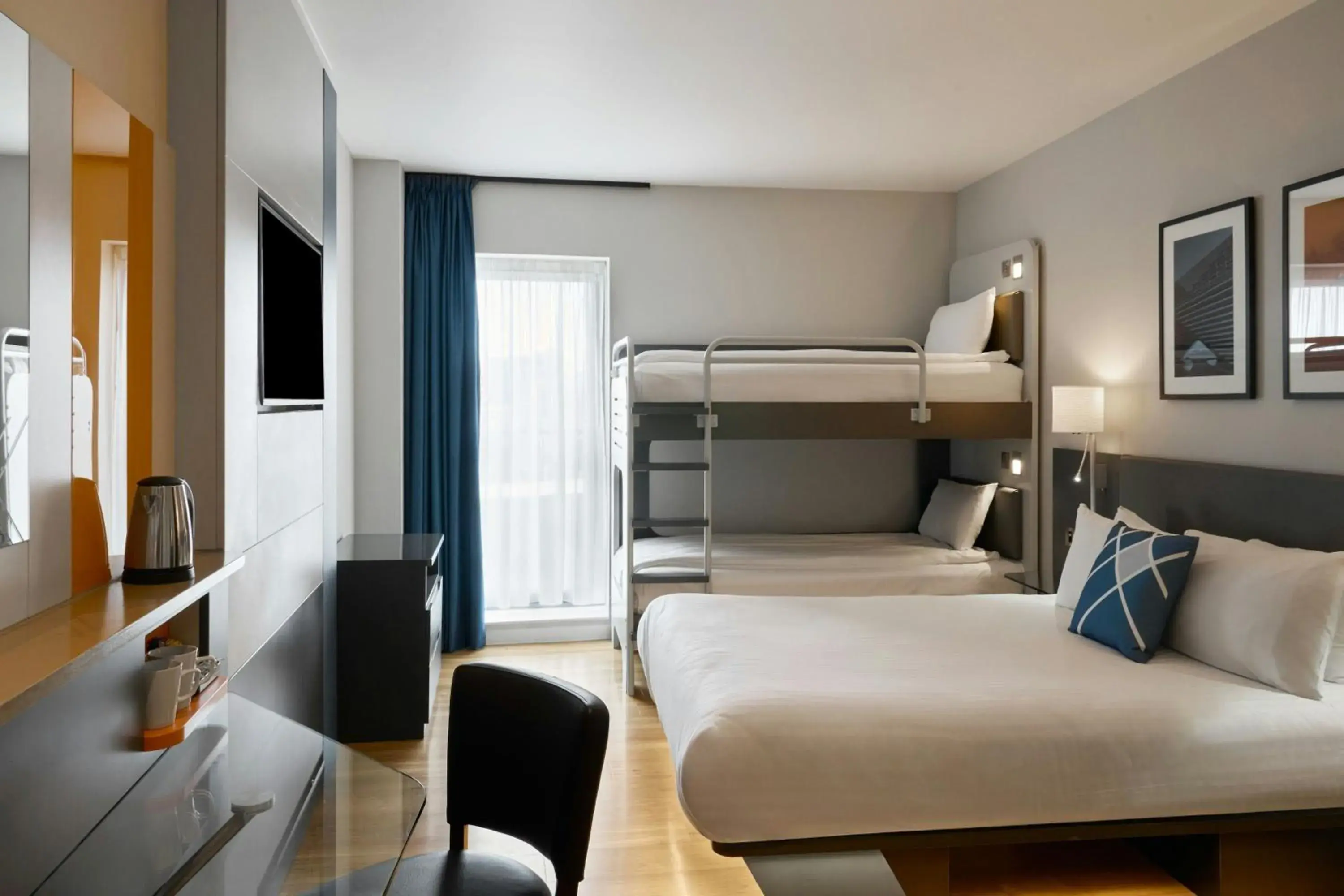 Family Double Room with One Bunk Bed in Four Points Flex by Sheraton Dundee Family Double Room with One Bunk Bed in Four Points Flex by Sheraton Dundee