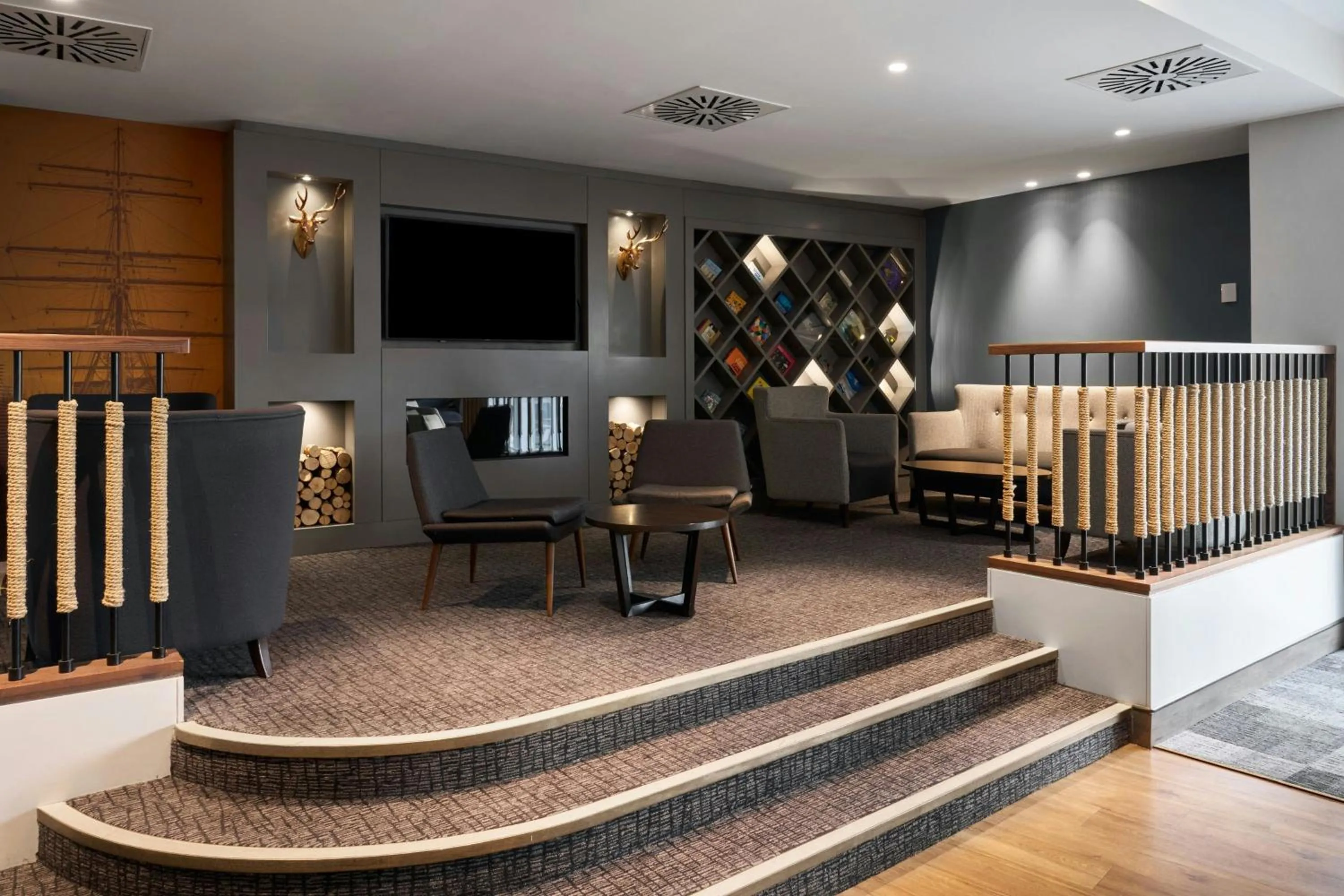 Lounge or bar in Four Points Flex by Sheraton Dundee