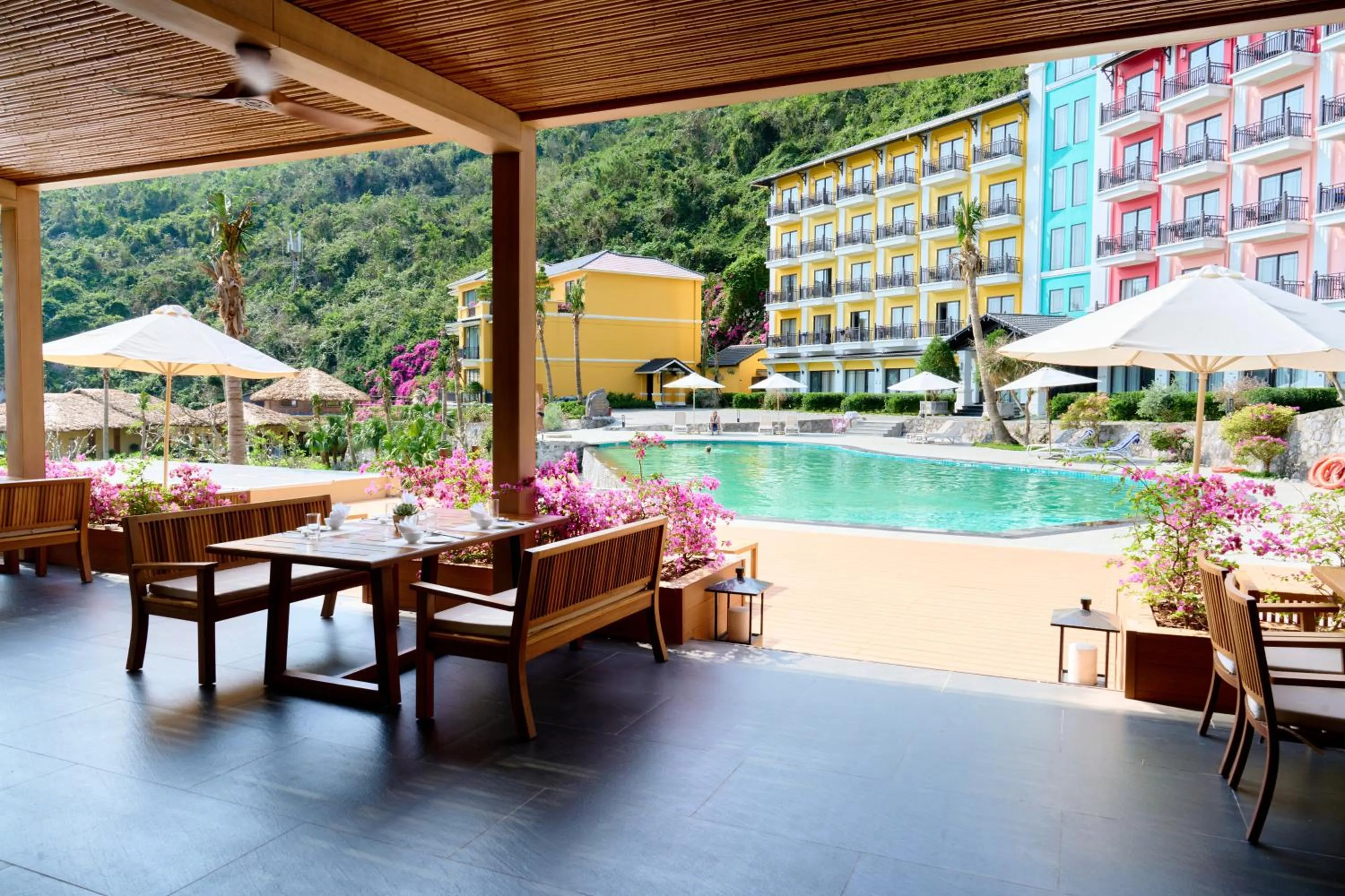 Restaurant/places to eat in The May Legend Catba