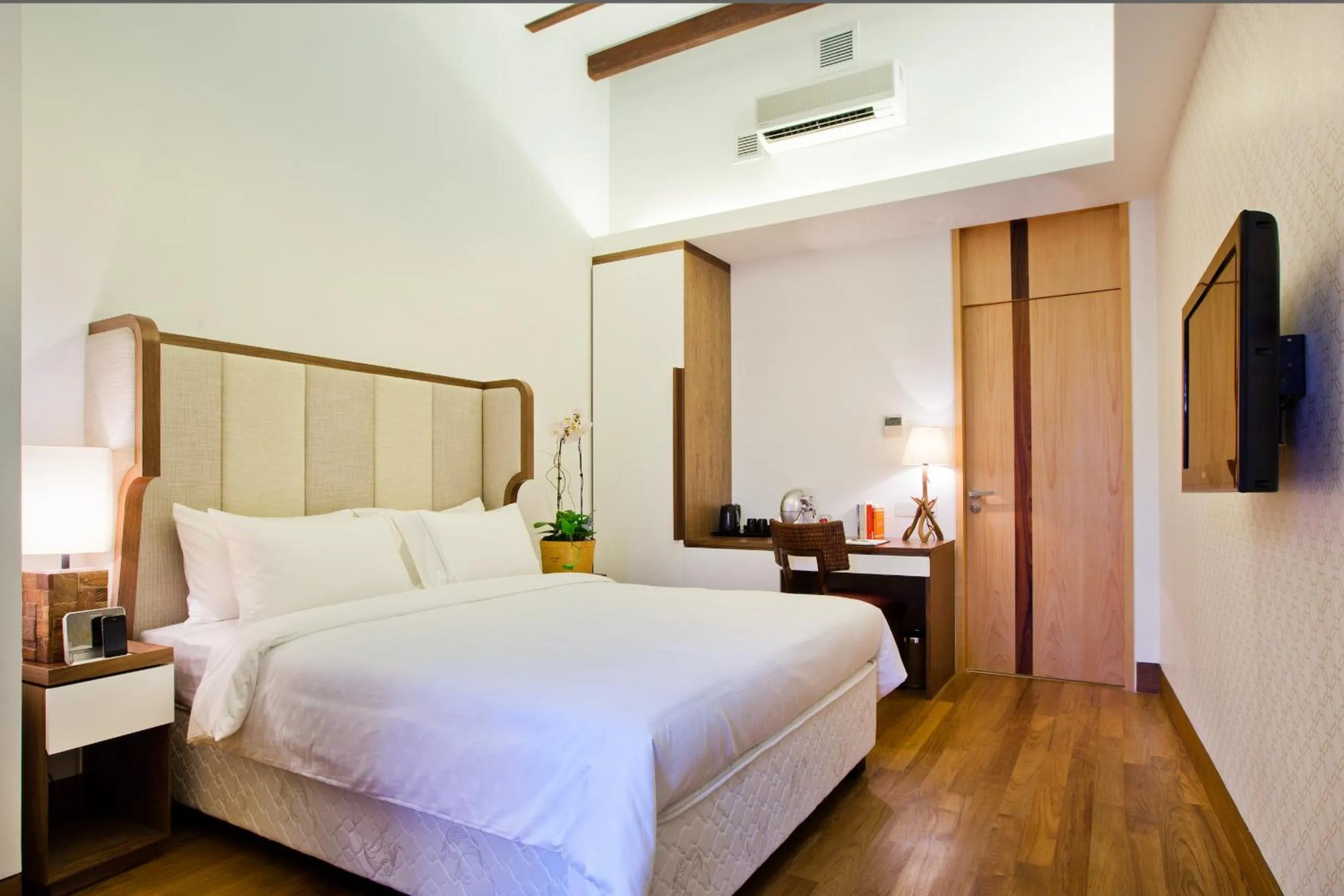 Photo of the whole room, Bed in The Sultan