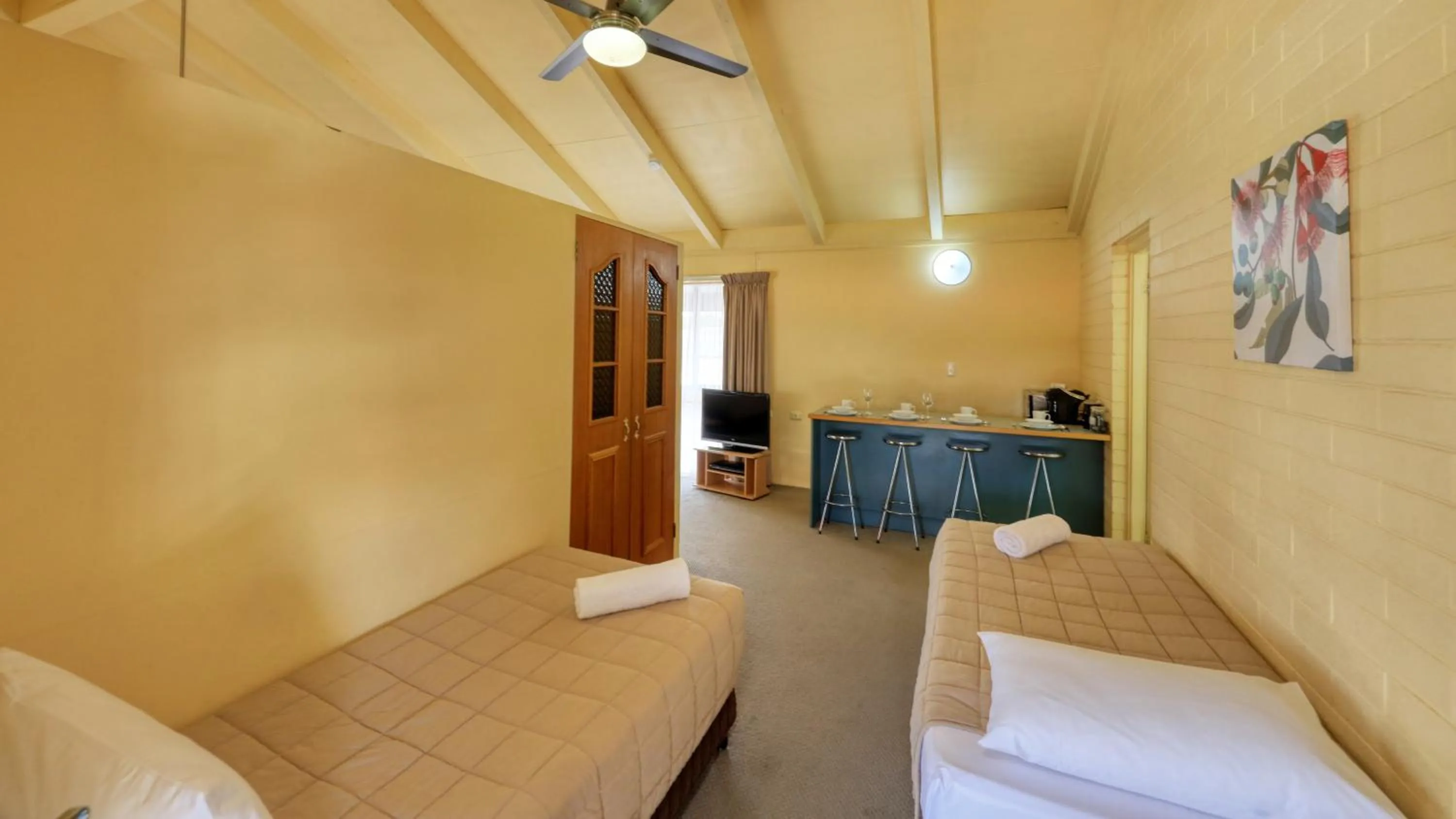 Bed in Motel Meneres