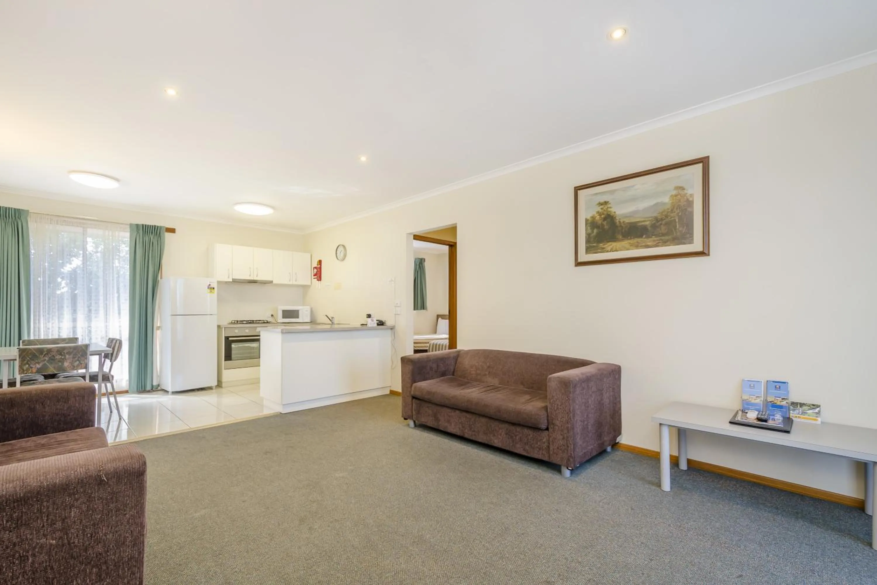 Kitchen or kitchenette in Werribee Motel and Apartments