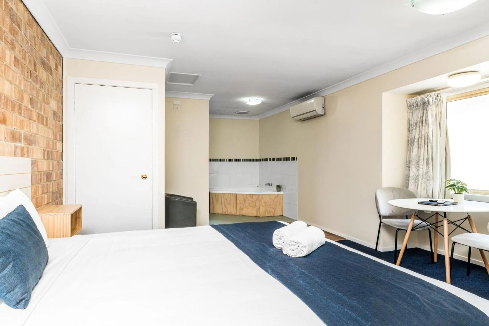 Bed in Lismore Wilson Motel