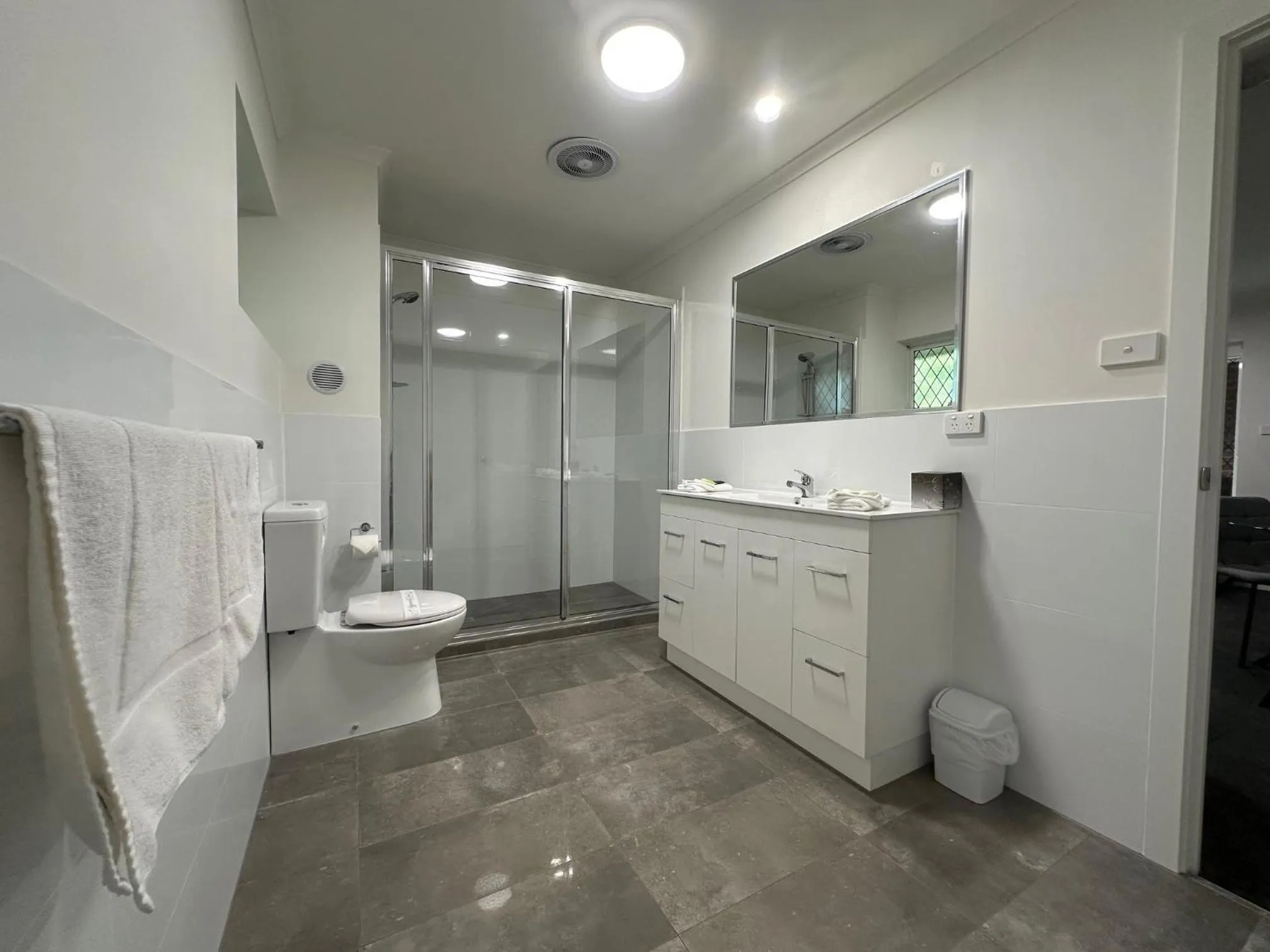 Shower in Elizabethan Lodge