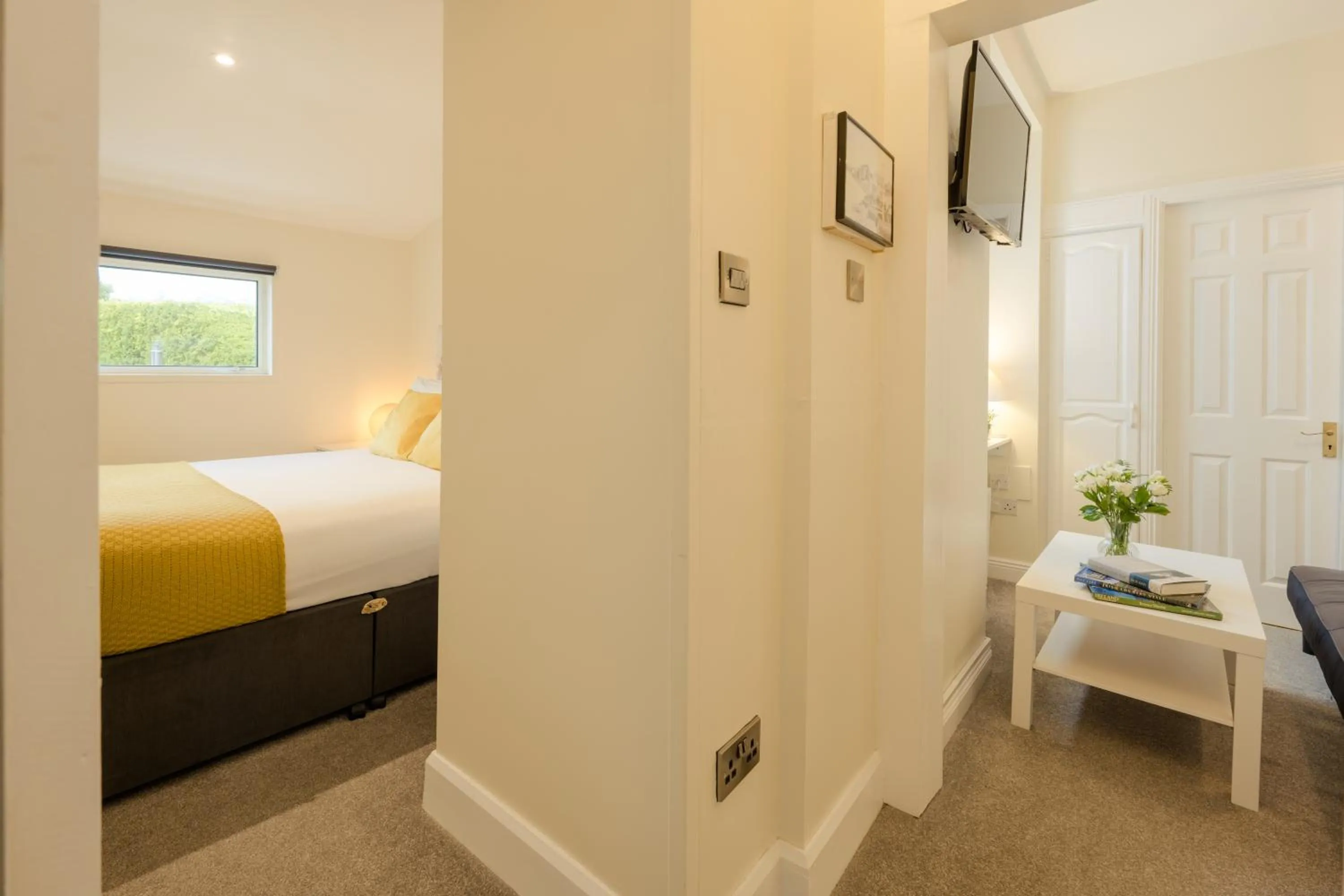 Bedroom, Bed in The Waterfront