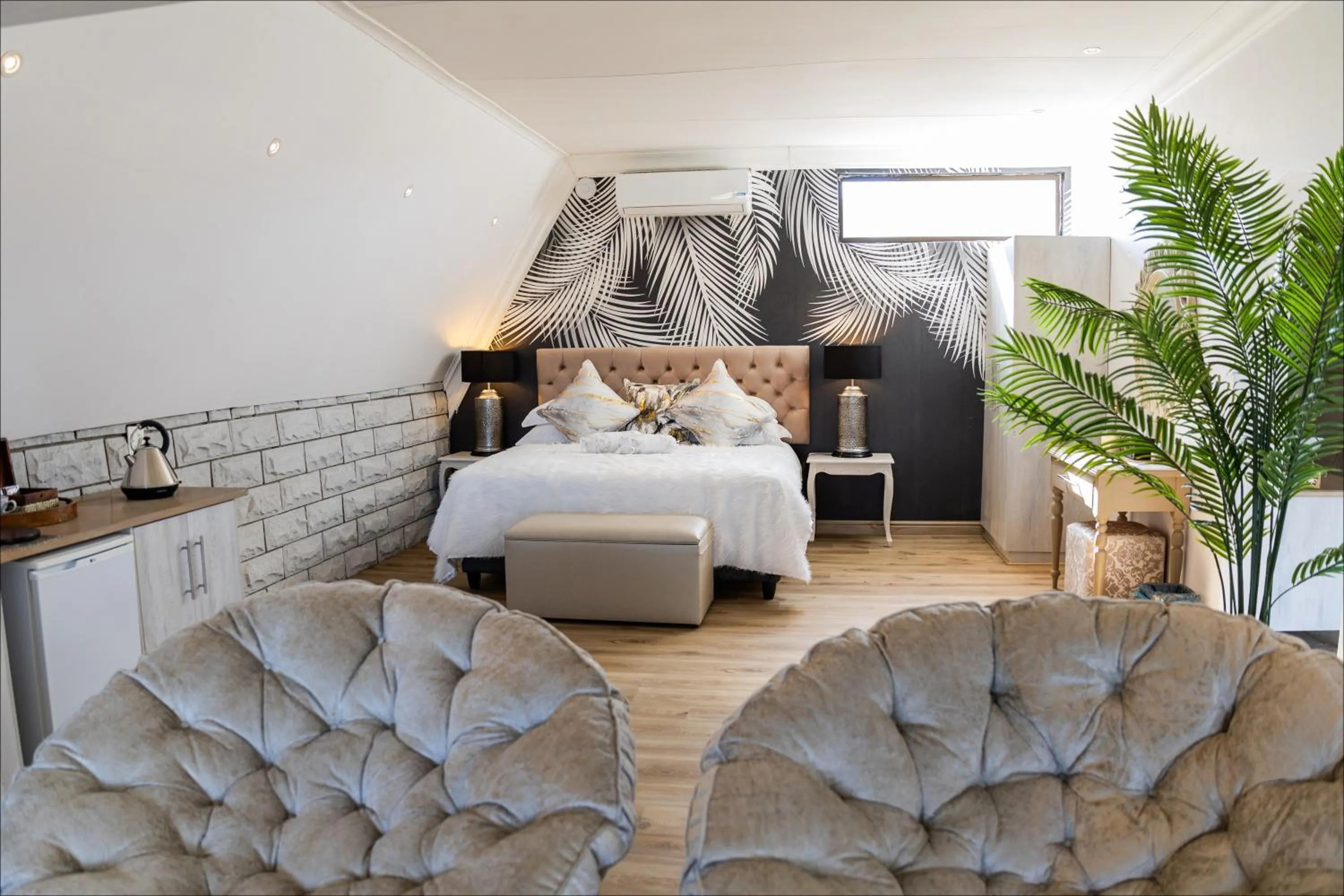 Bedroom, Bed in Lavender Hill Country Estate and Wedding Venue