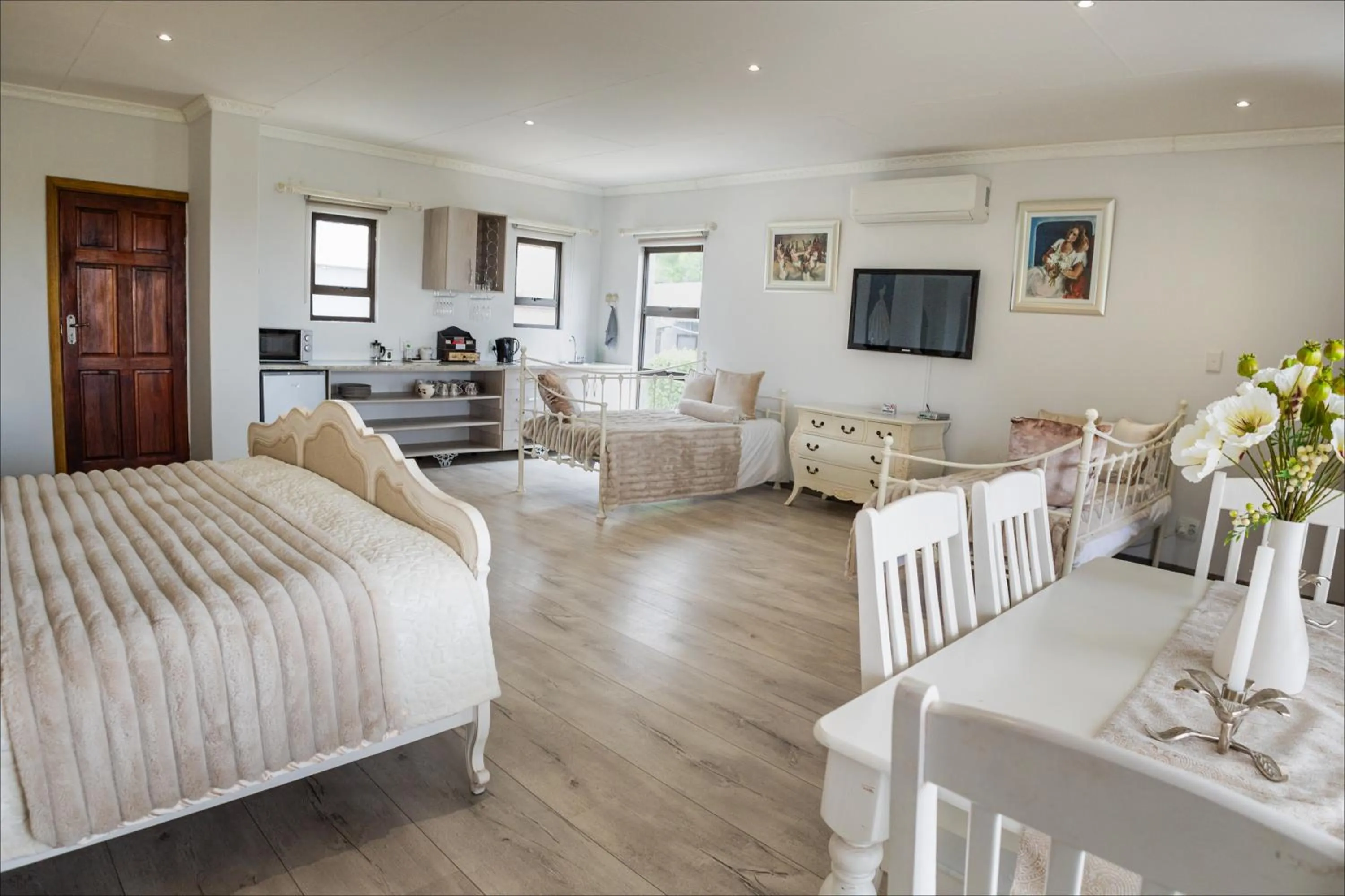 Bed in Lavender Hill Country Estate and Wedding Venue