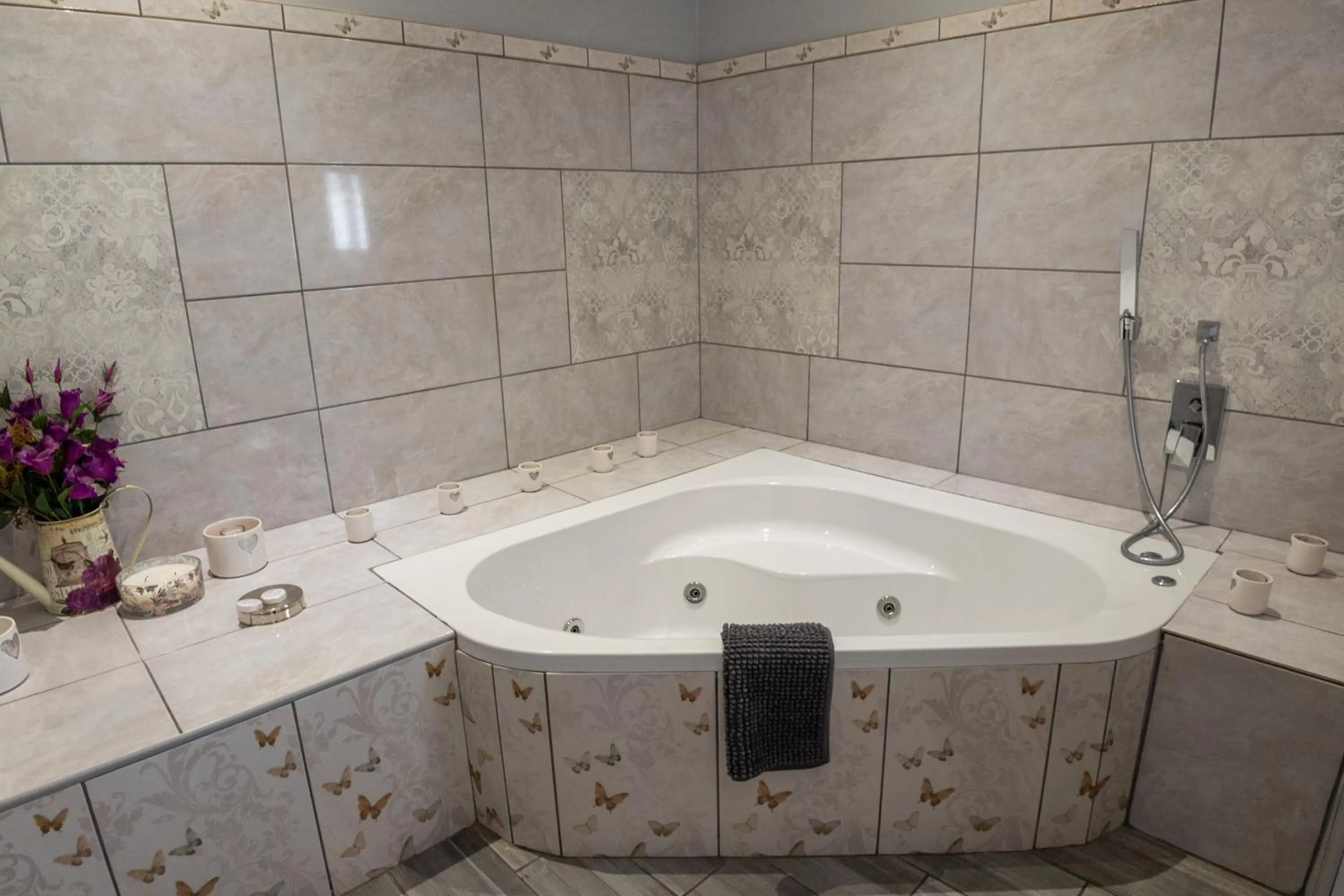 Hot Tub in Lavender Hill Country Estate and Wedding Venue