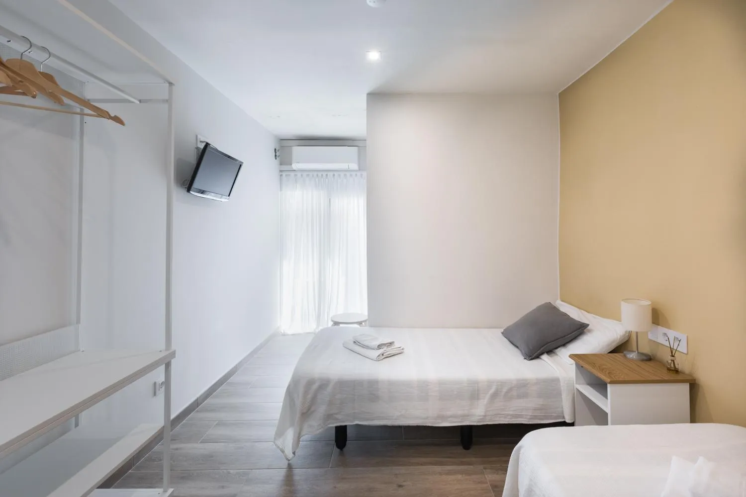TV and multimedia, Bed in Hostal Oliveta