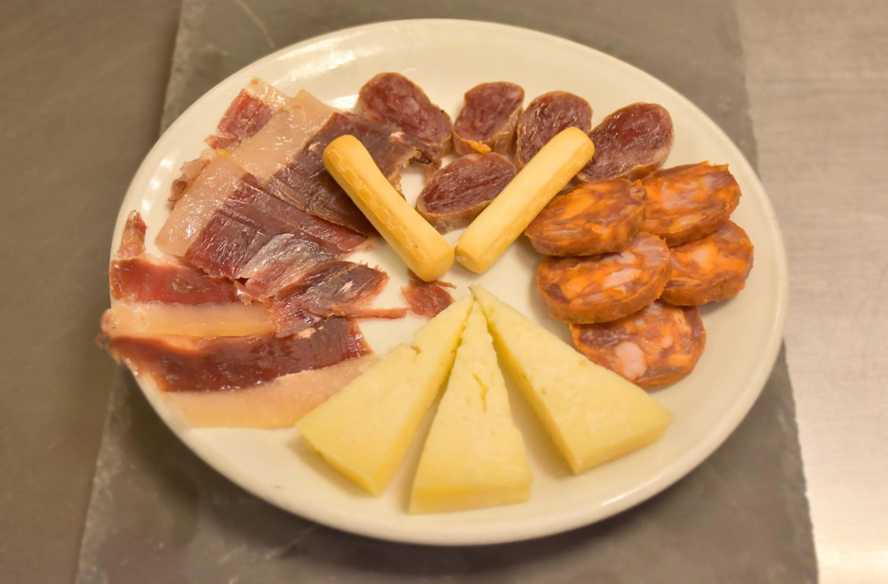 Restaurant/places to eat in Hostal Oliveta