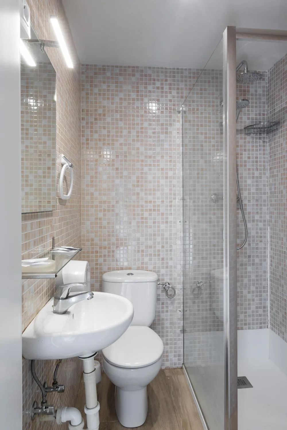 Shower in Hostal Oliveta