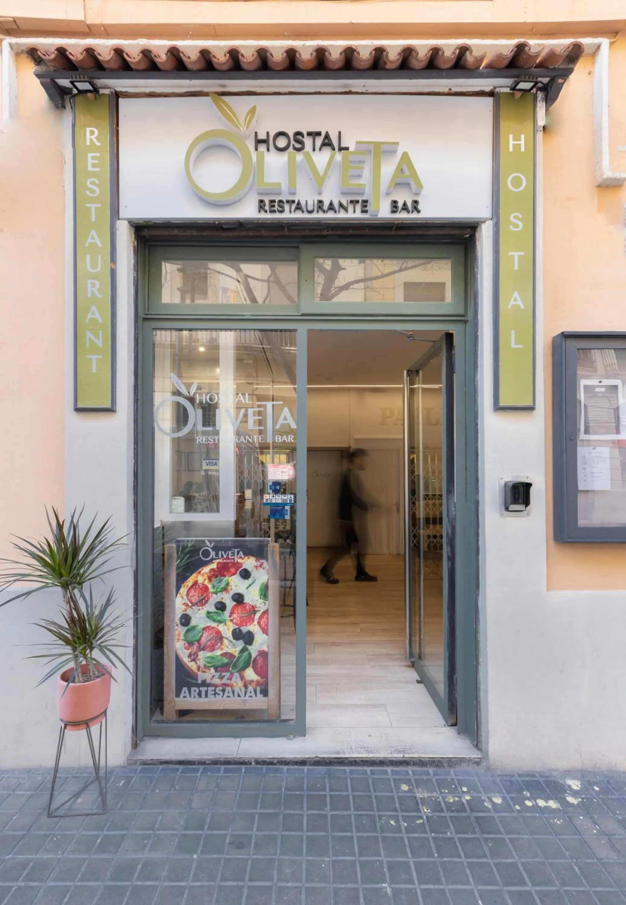 Facade/entrance in Hostal Oliveta