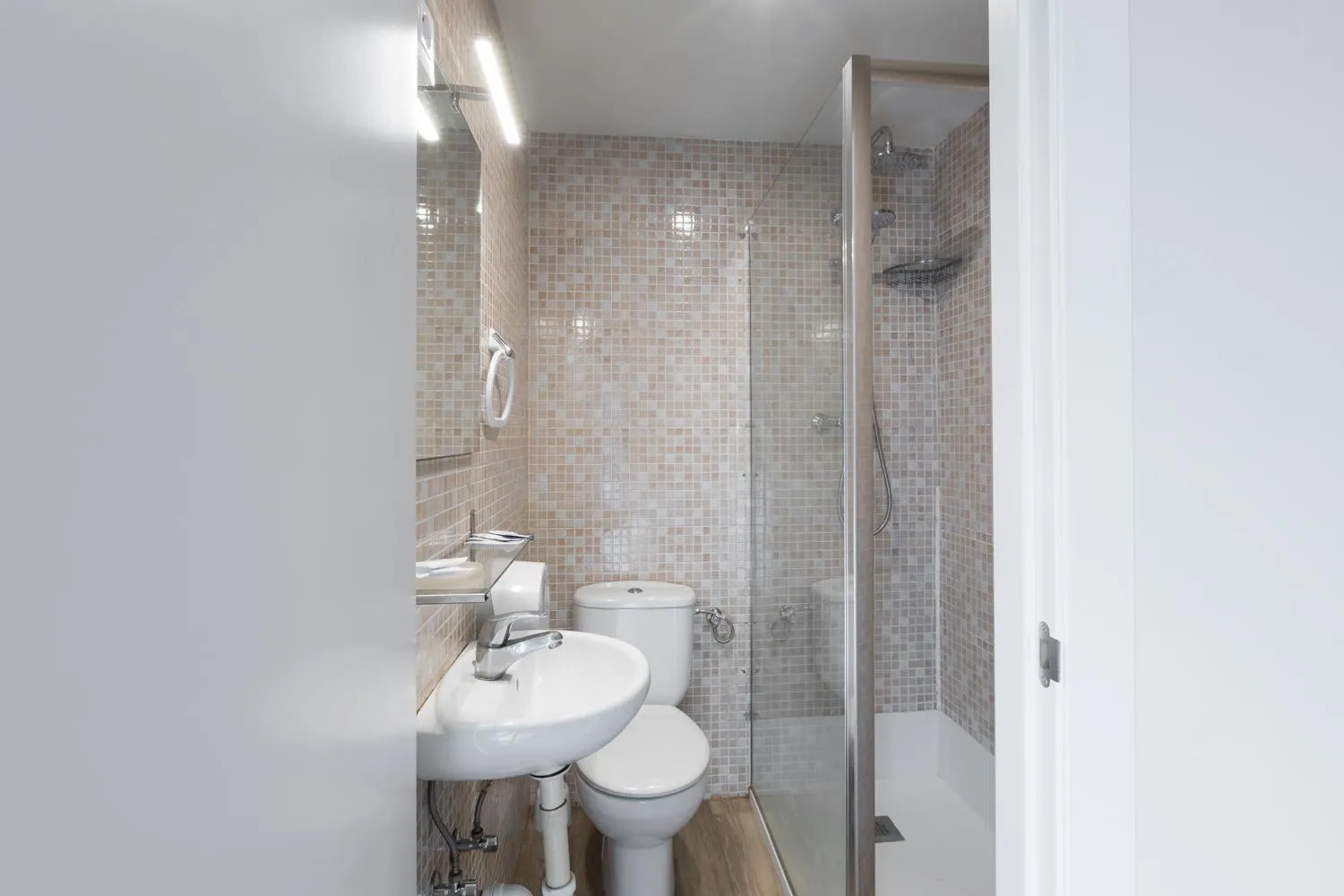 Shower in Hostal Oliveta