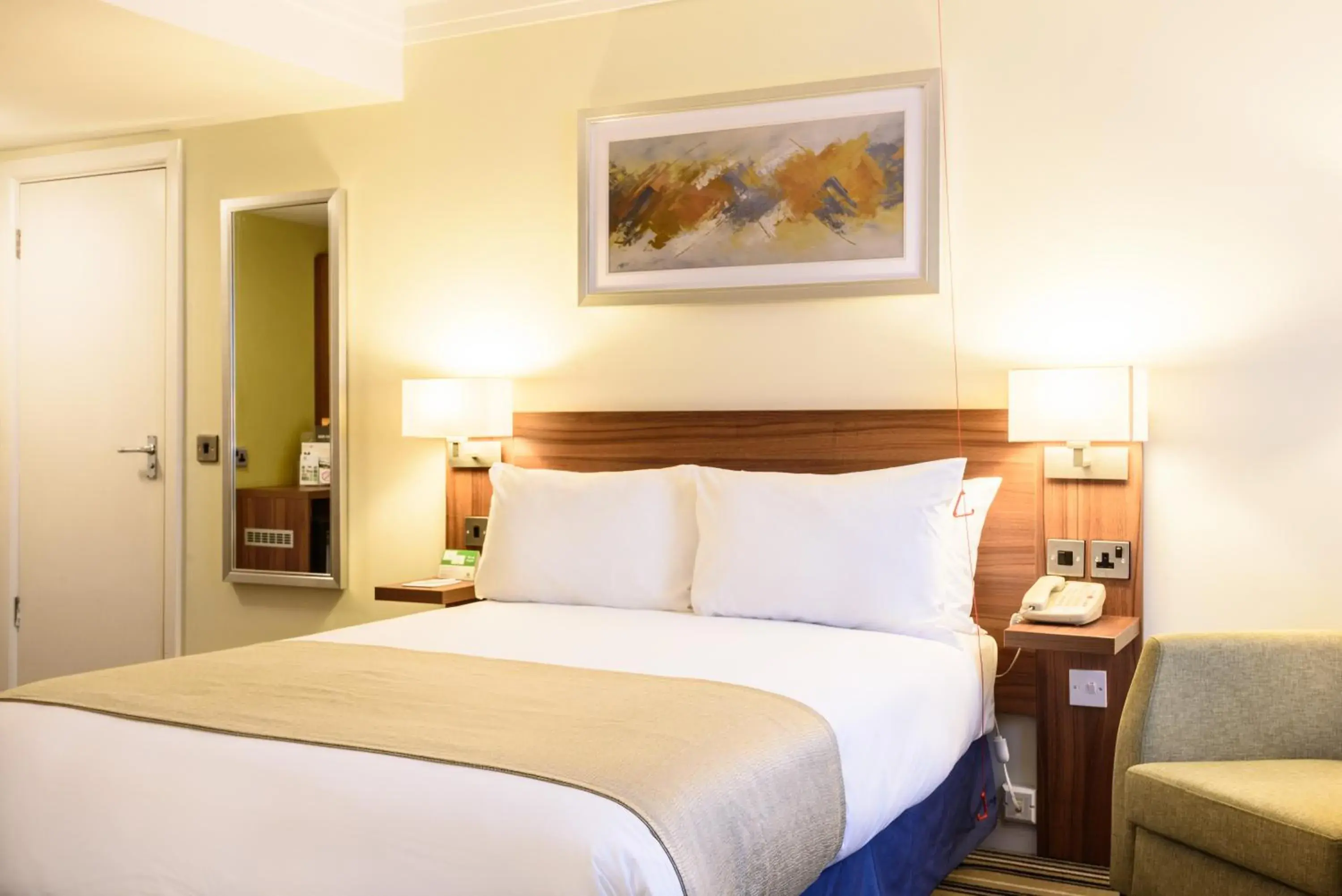 Standard Double Room - Disability Access in Holiday Inn Portsmouth by IHG Standard Double Room - Disability Access in Holiday Inn Portsmouth by IHG