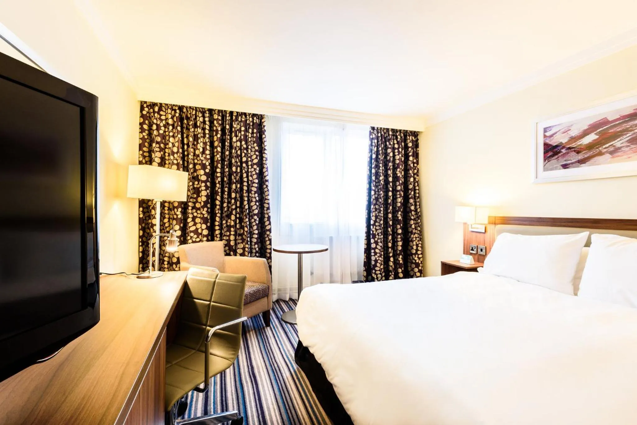 Photo of the whole room, Bed in Holiday Inn Portsmouth by IHG