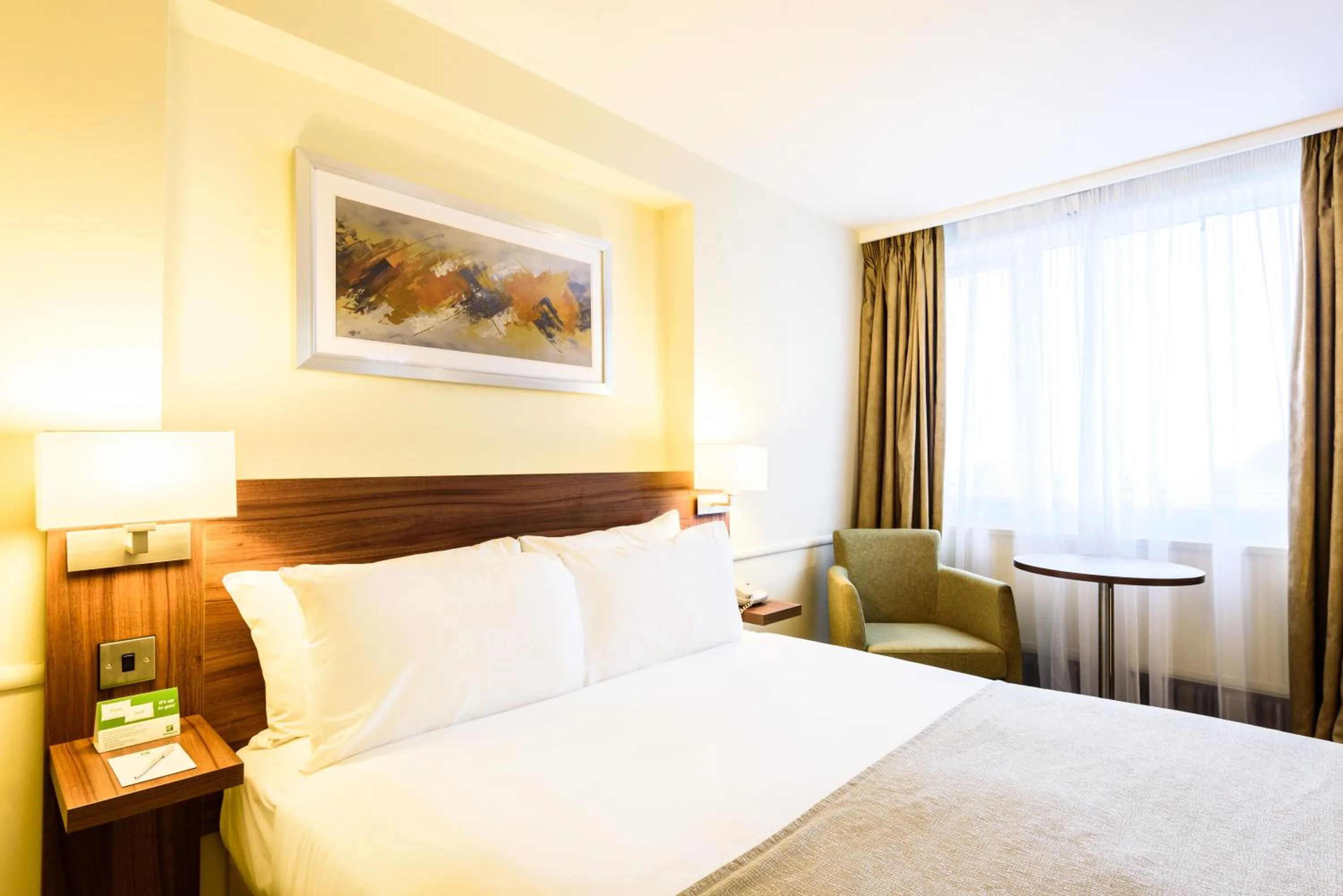 Bed in Holiday Inn Portsmouth by IHG