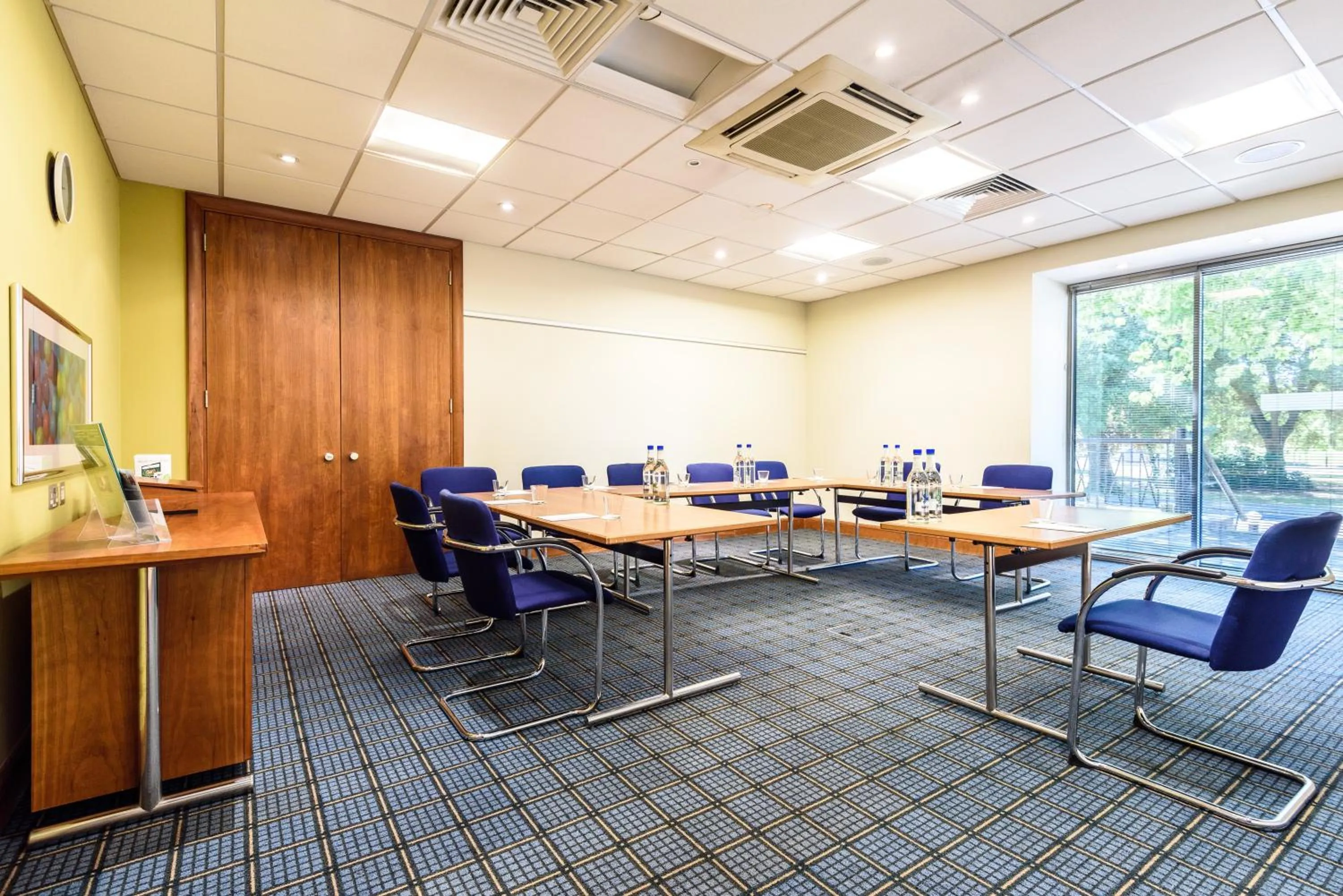 Meeting/conference room in Holiday Inn Portsmouth by IHG