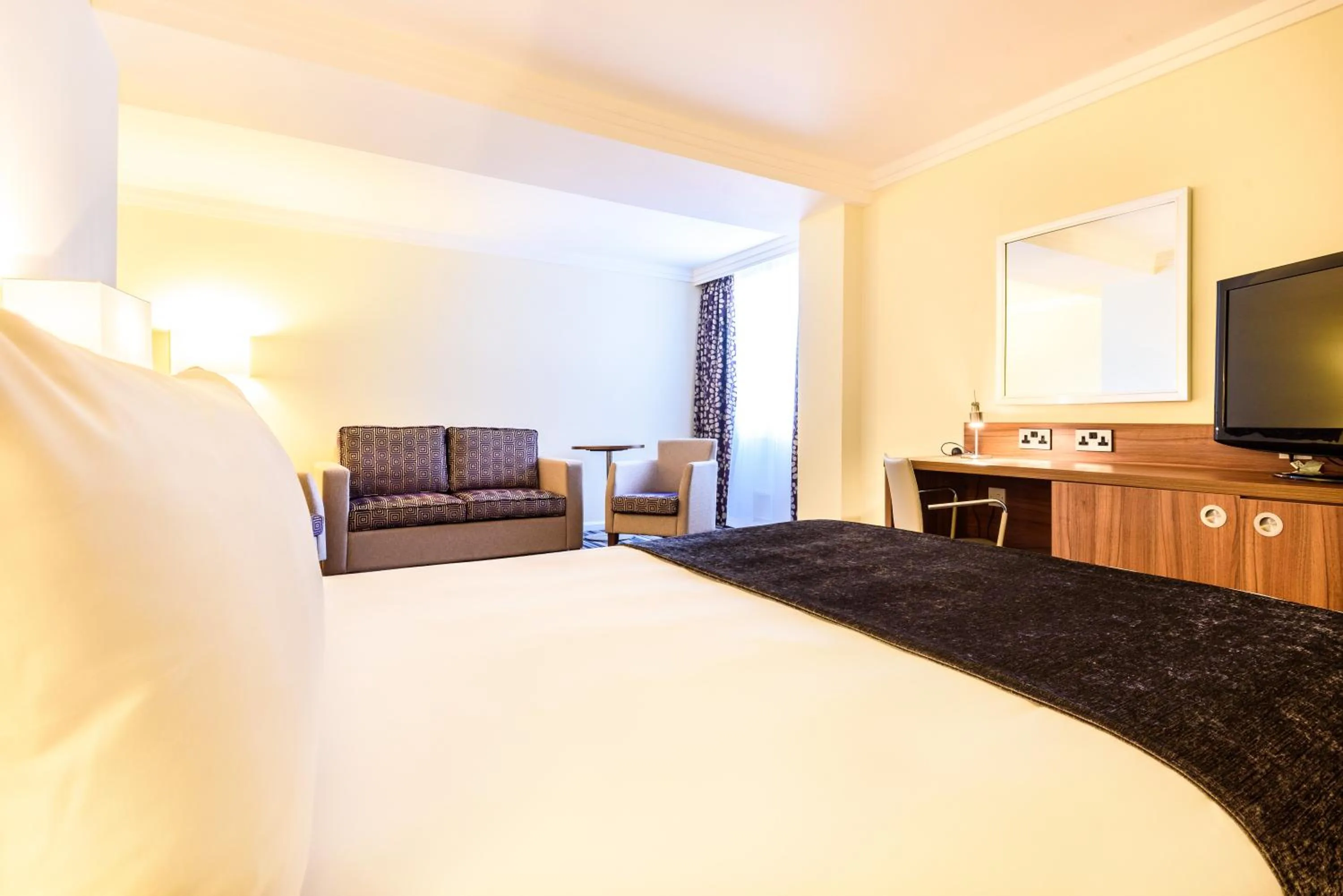 Bed in Holiday Inn Portsmouth by IHG