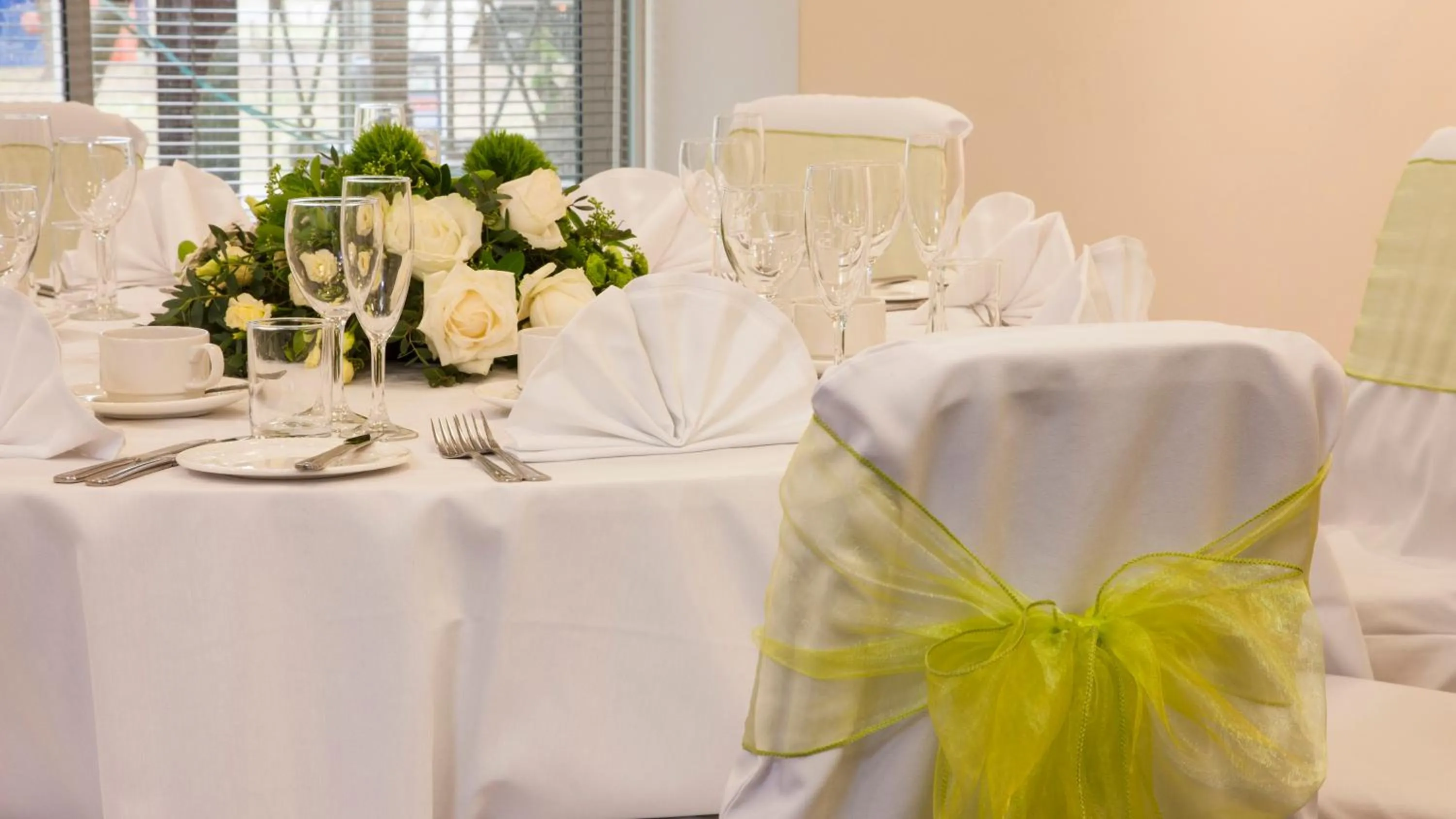 Meeting/conference room in Holiday Inn Portsmouth by IHG