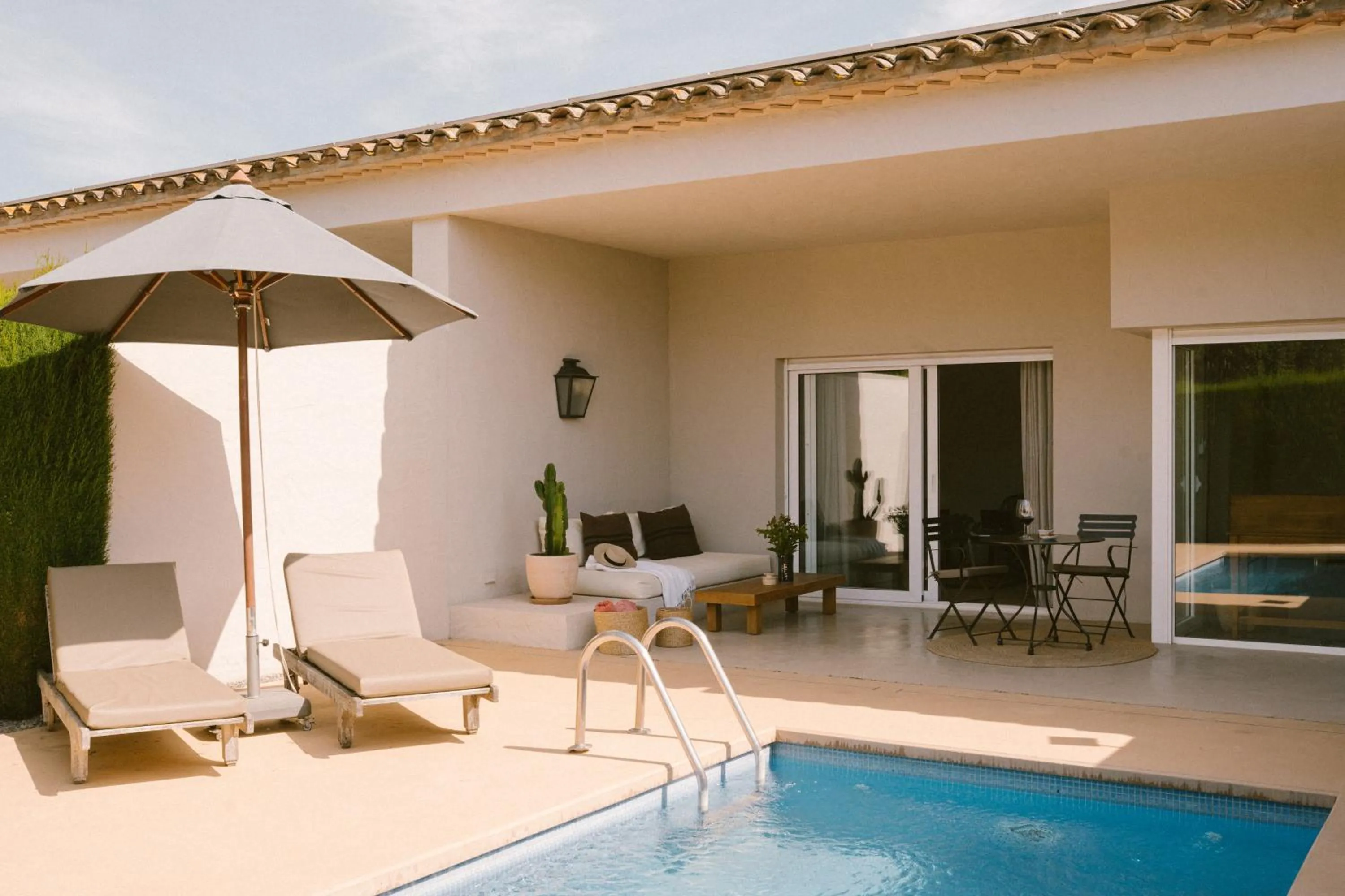 Patio in Mas de Torrent Hotel & Spa, Relais & Châteaux