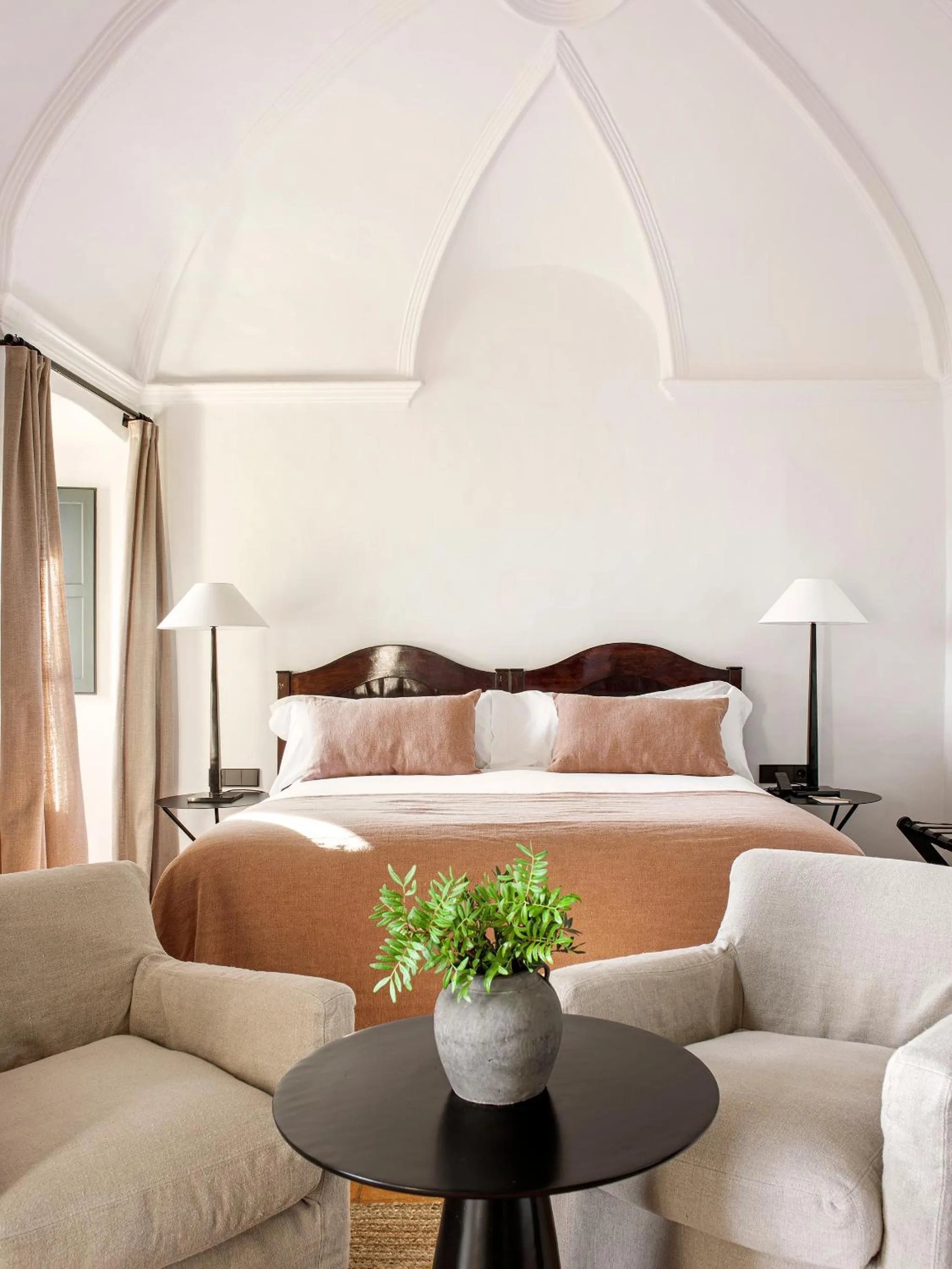 Bed in Mas de Torrent Hotel & Spa, Relais & Châteaux