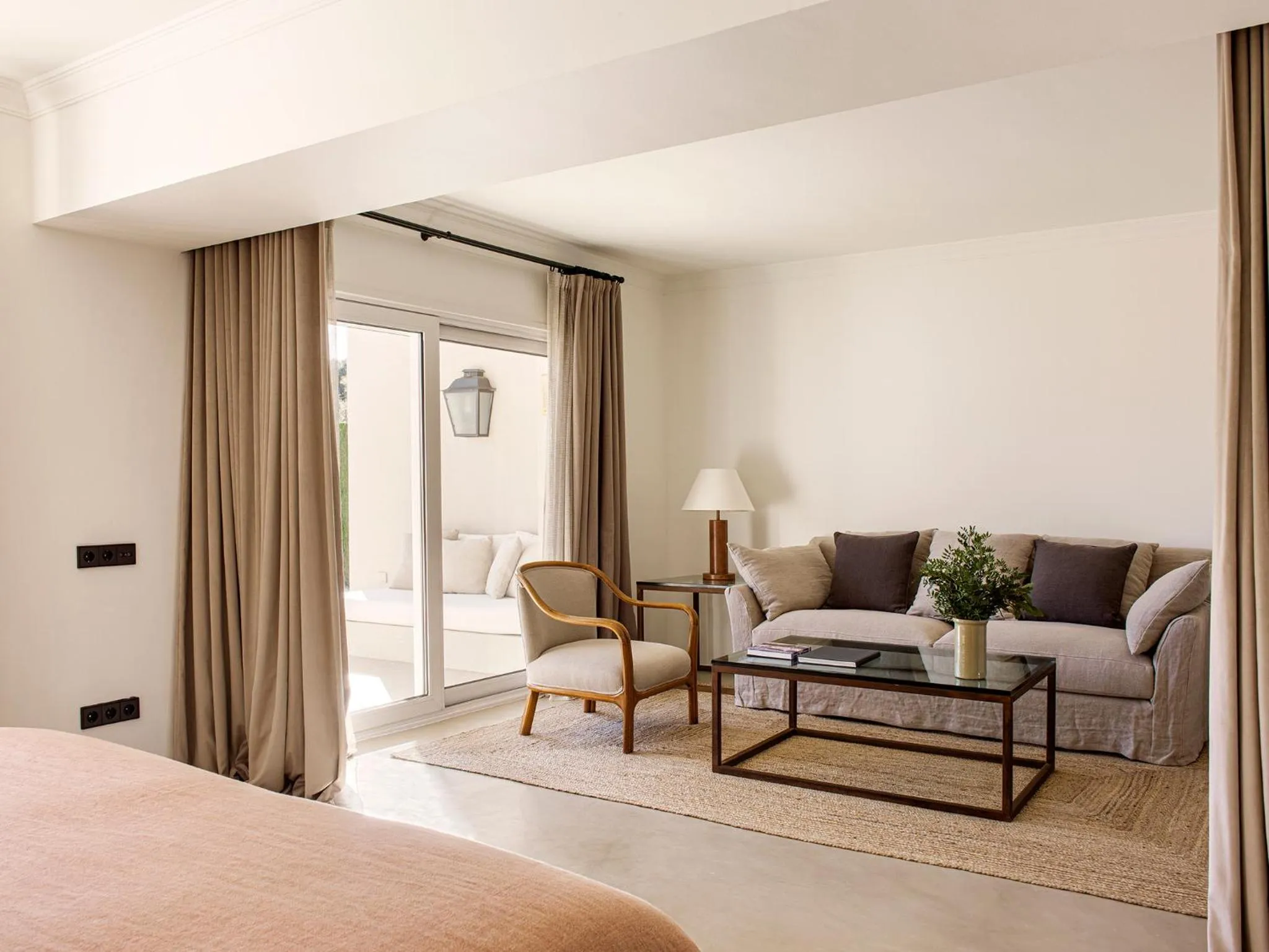 Bedroom, Bed in Mas de Torrent Hotel & Spa, Relais & Châteaux