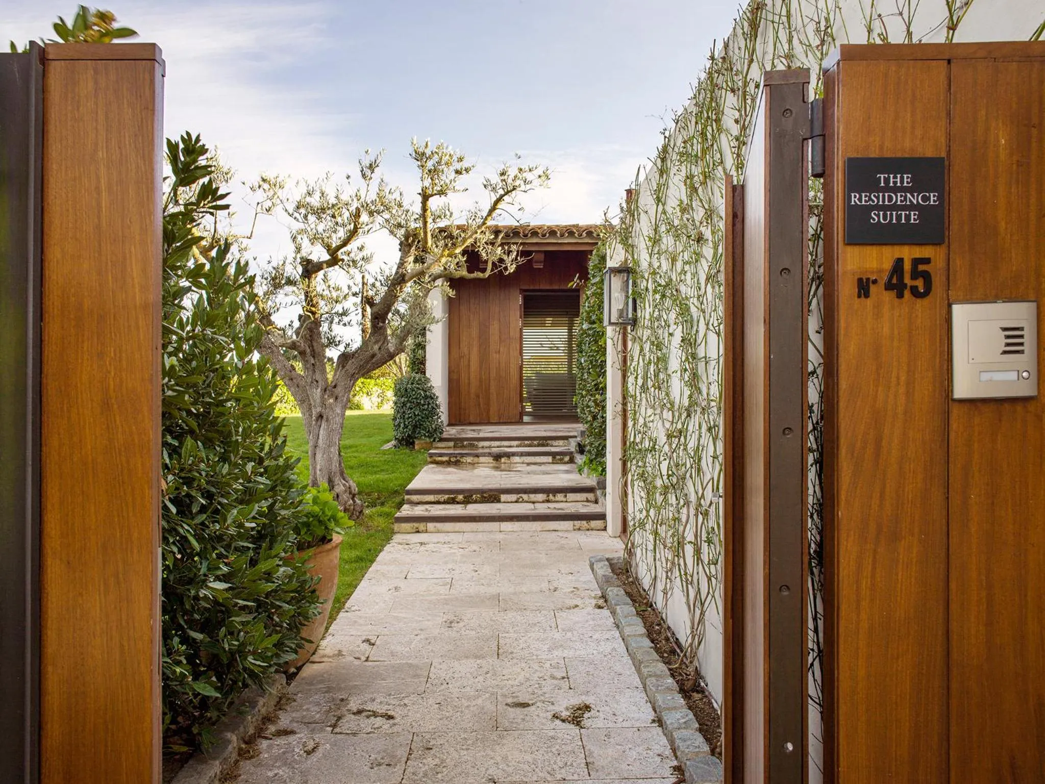 Garden view in Mas de Torrent Hotel & Spa, Relais & Châteaux