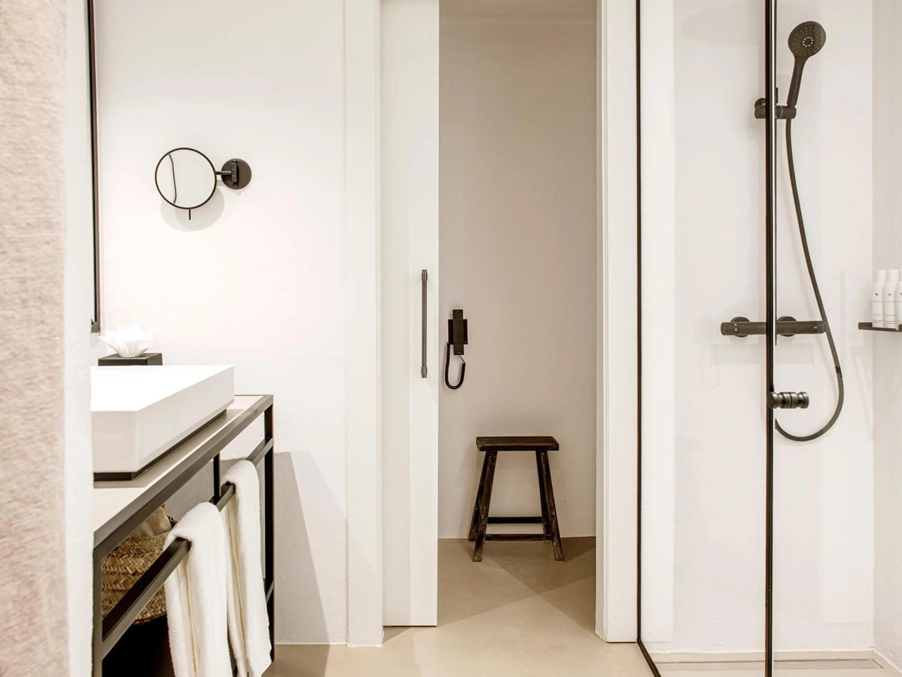 Bathroom in Mas de Torrent Hotel & Spa, Relais & Châteaux