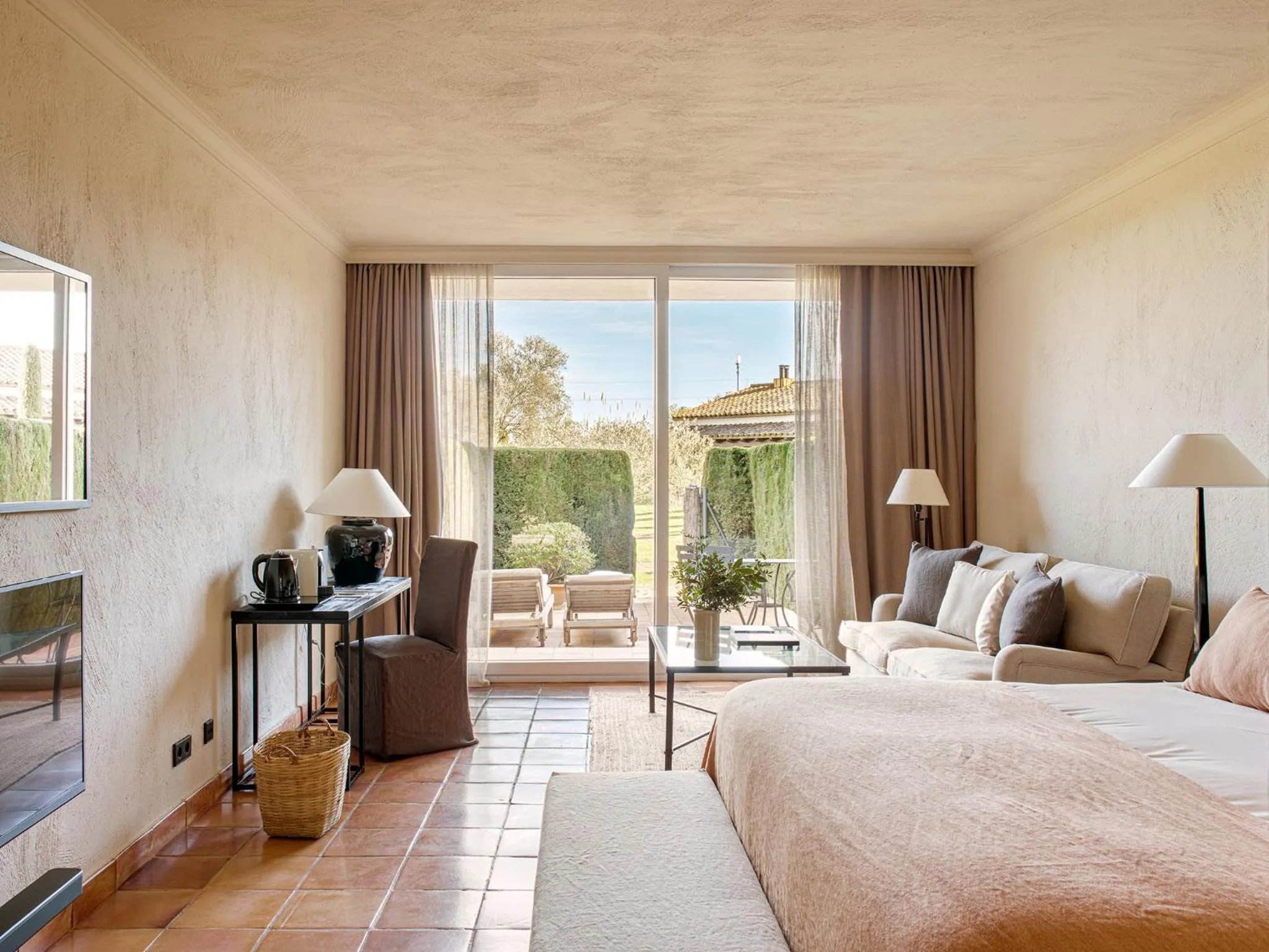 Bedroom, Bed in Mas de Torrent Hotel & Spa, Relais & Châteaux