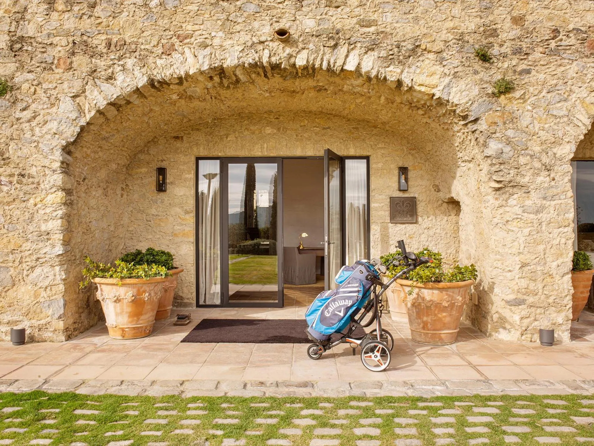 Facade/entrance in Mas de Torrent Hotel & Spa, Relais & Châteaux